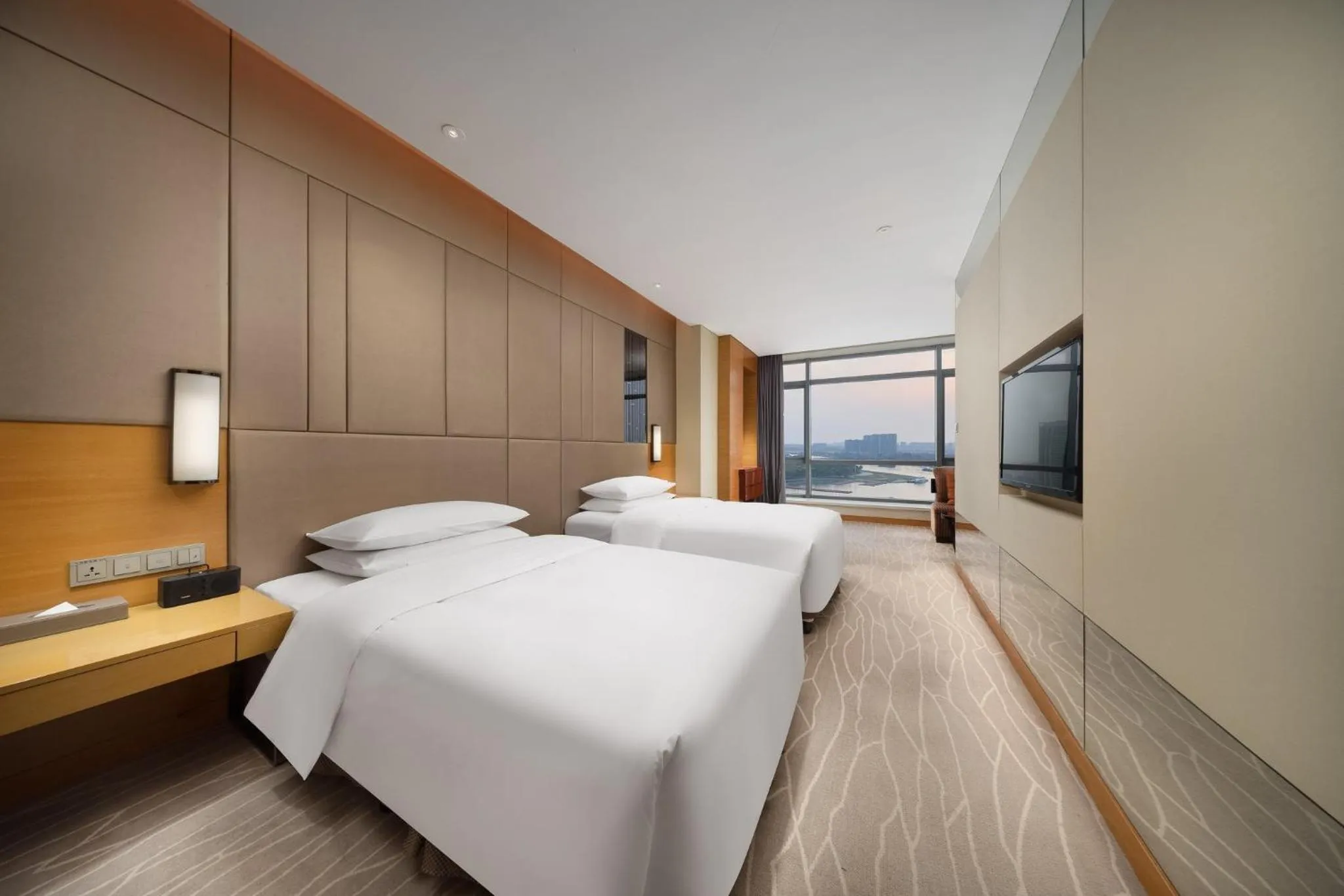 Photo of the whole room, Bed in Crowne Plaza Yangzhou by IHG