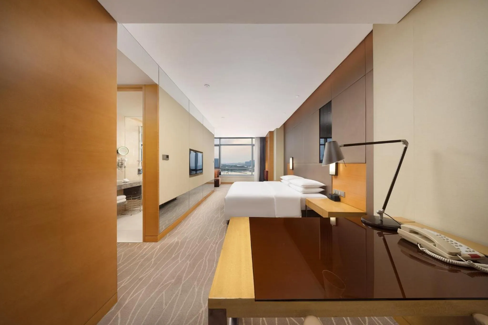 Photo of the whole room, Bed in Crowne Plaza Yangzhou by IHG