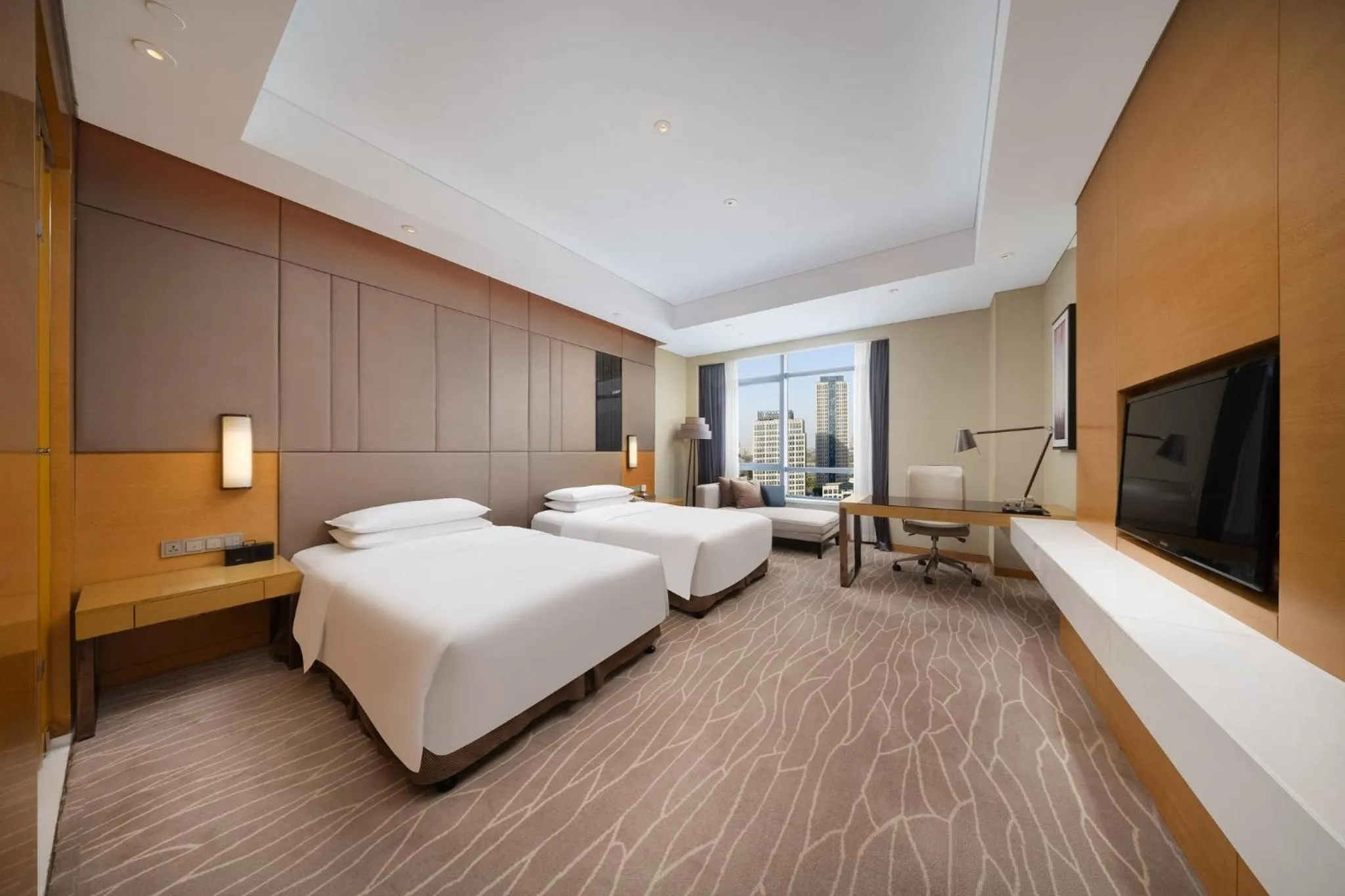 Photo of the whole room, Bed in Crowne Plaza Yangzhou by IHG