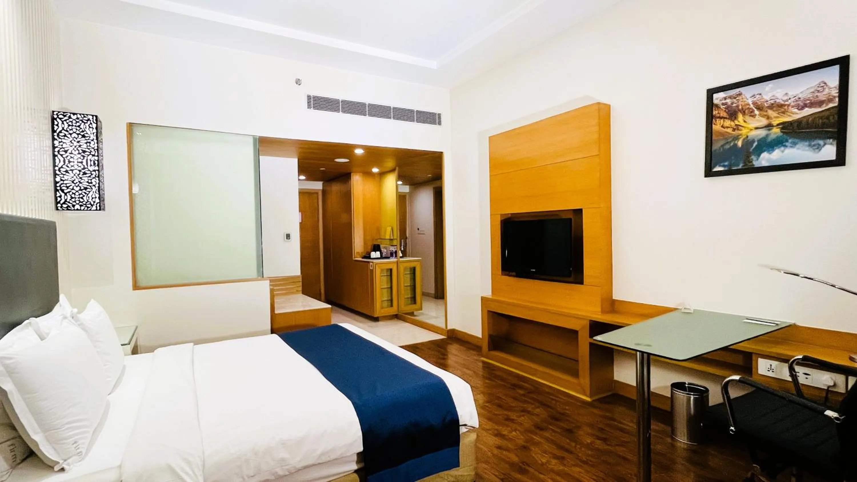 Bedroom, Bed in Holiday Inn Amritsar Ranjit Avenue by IHG
