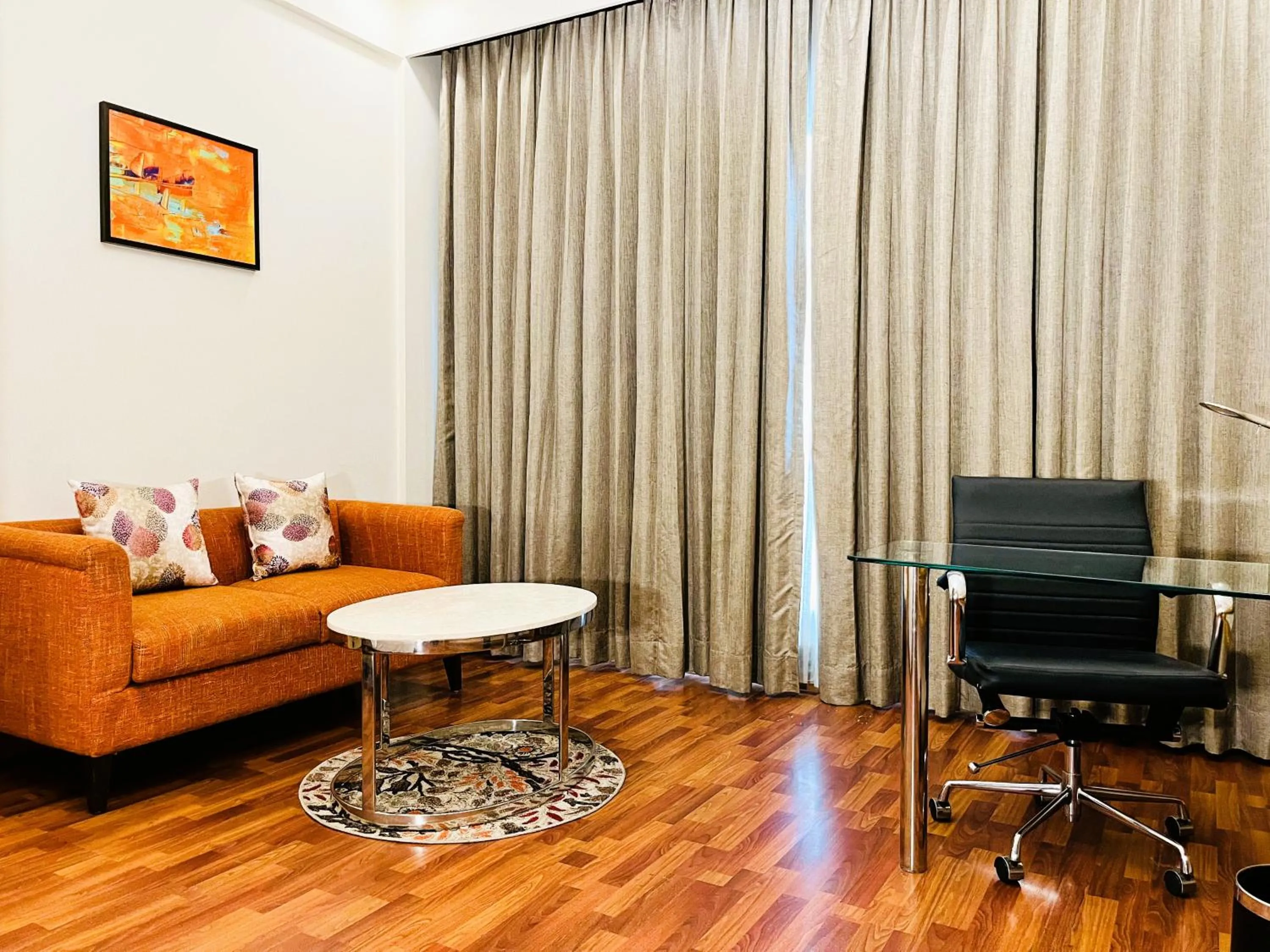 Seating area in Holiday Inn Amritsar Ranjit Avenue by IHG