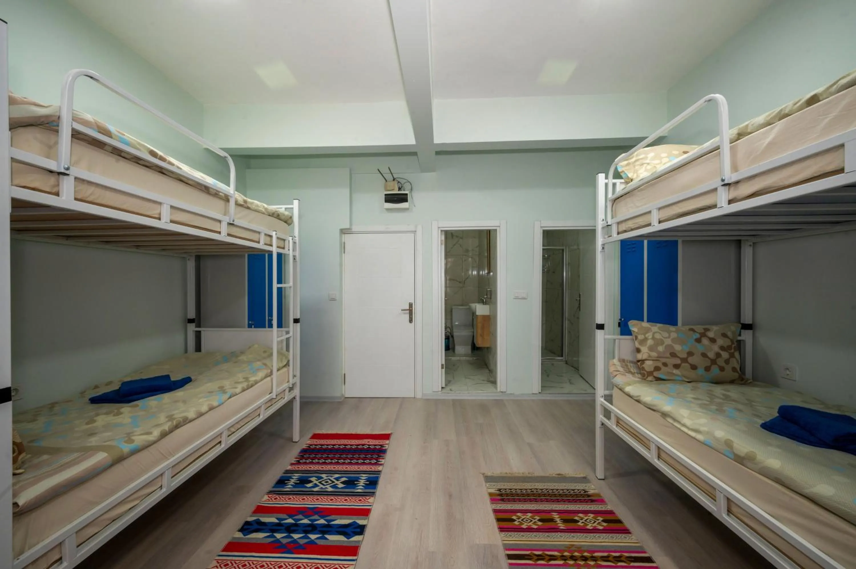 XALİLA HOSTEL & CAFE LADİES ROOM