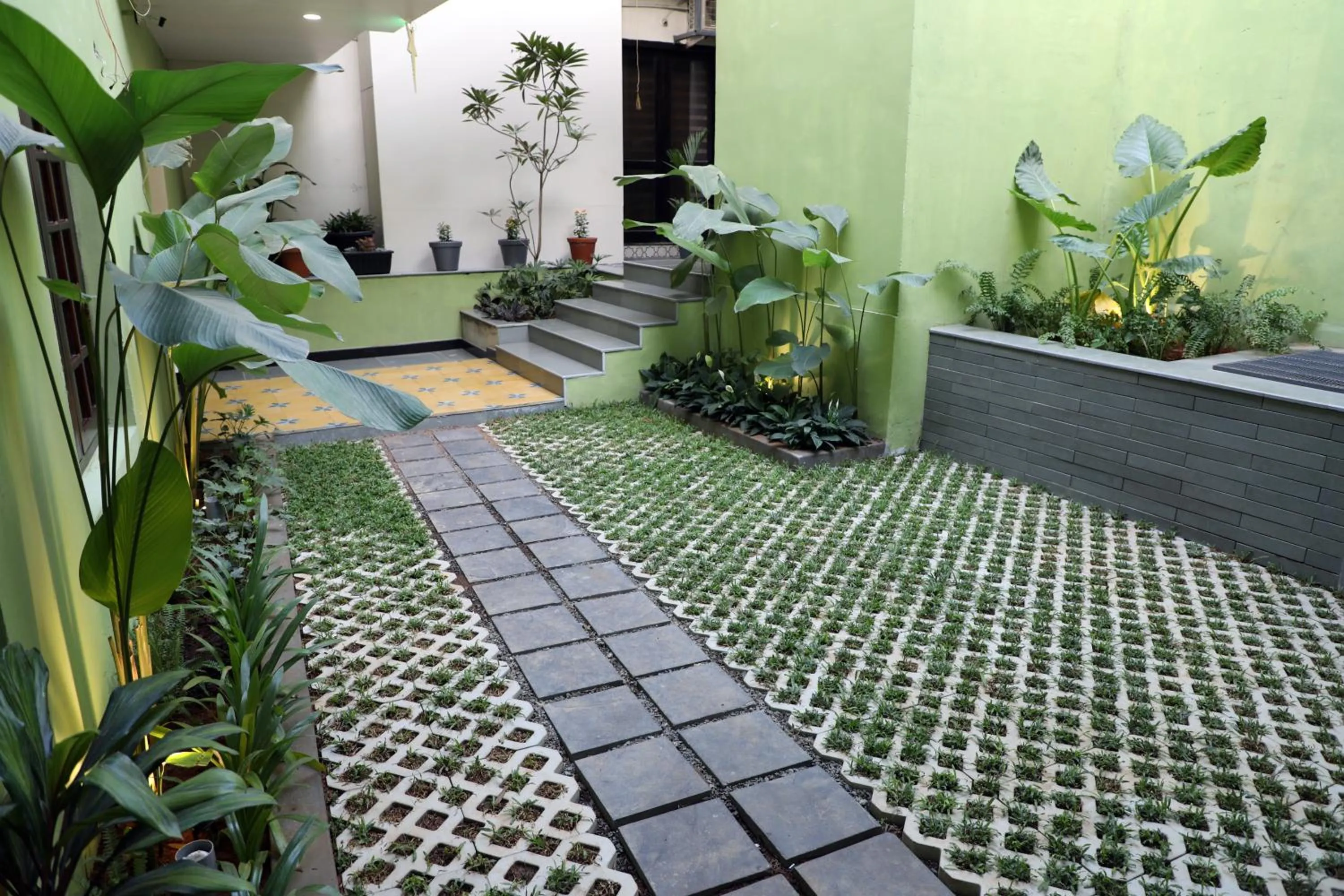 Garden in THE SUNSET BAY