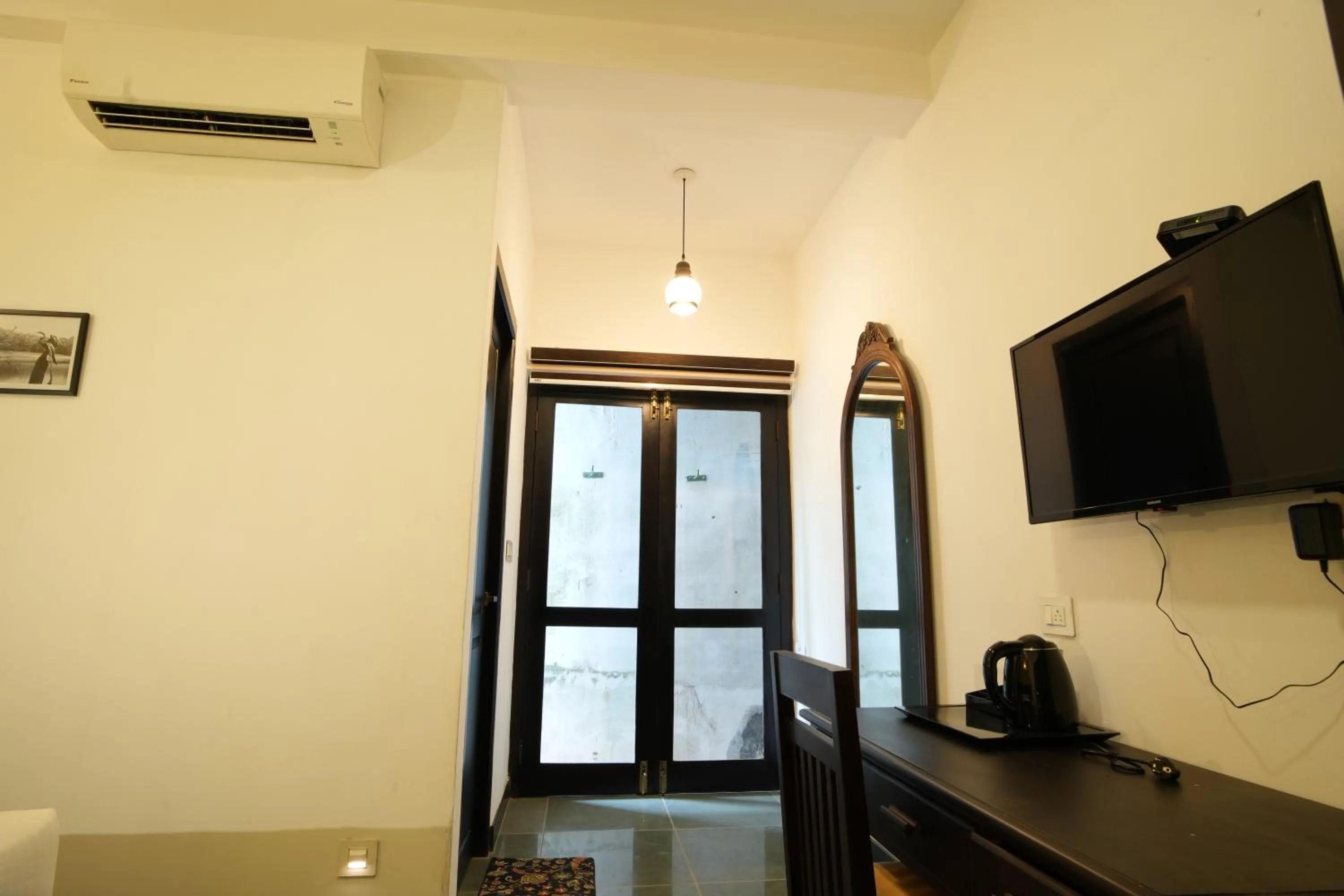 TV and multimedia in THE SUNSET BAY