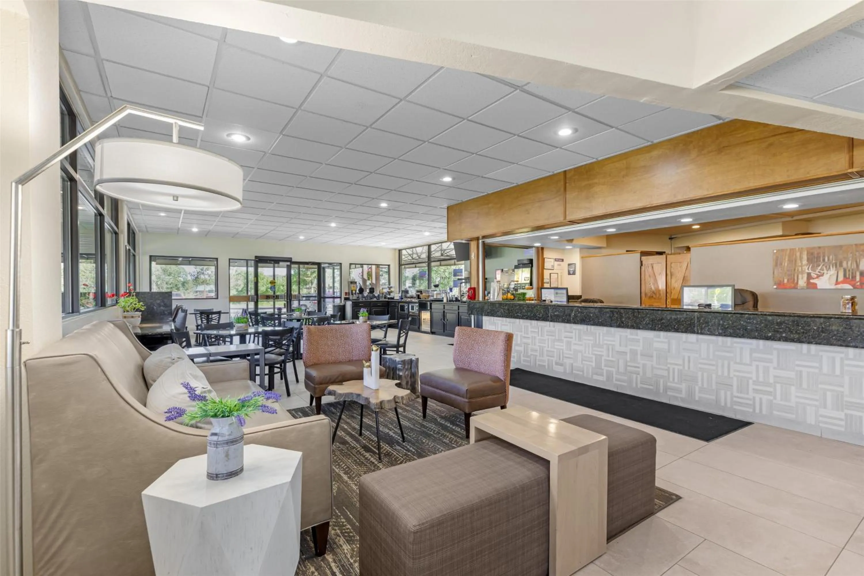 Lobby or reception in Best Western Alpenglo Lodge