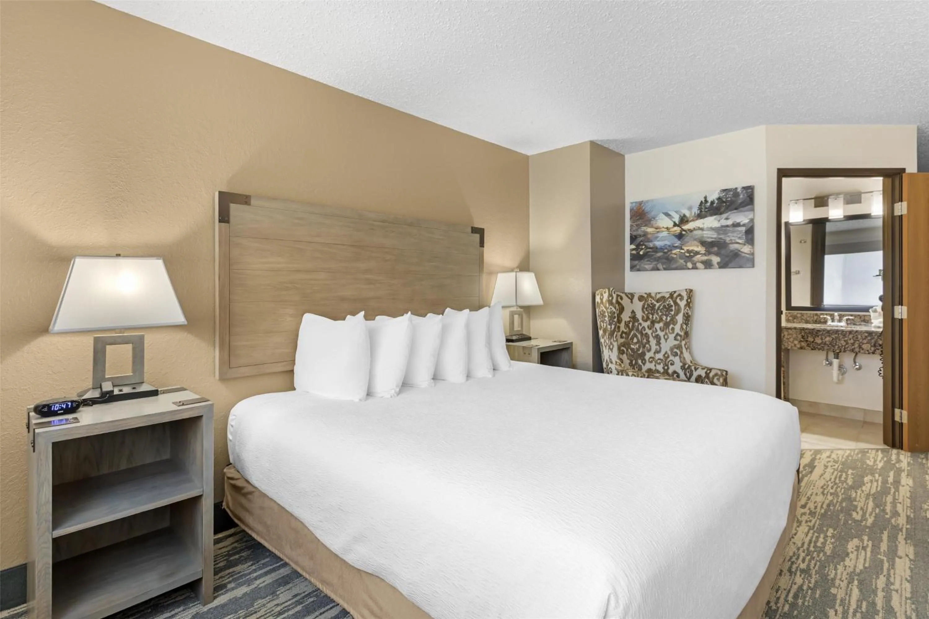 Bedroom, Bed in Best Western Alpenglo Lodge