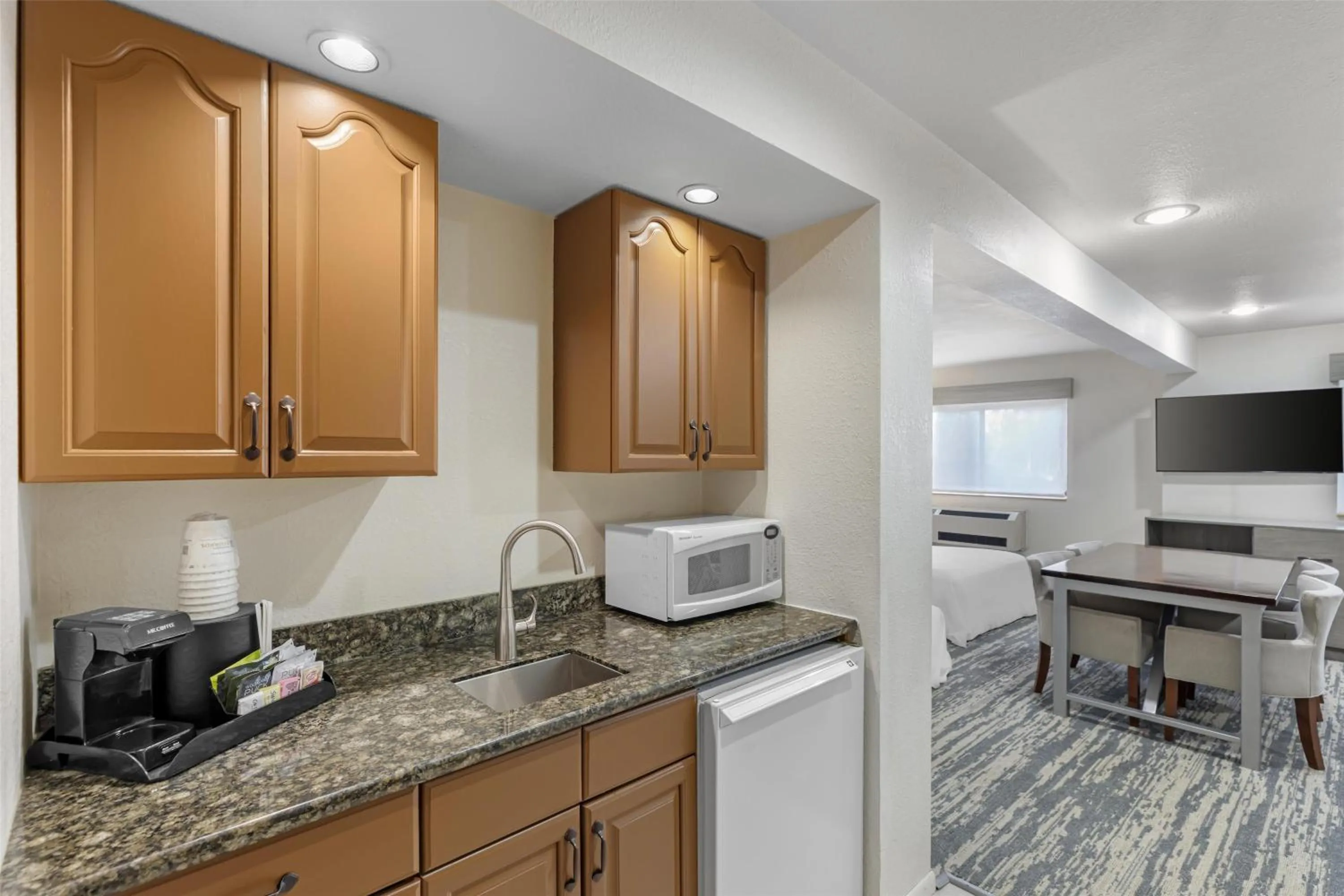 Photo of the whole room in Best Western Alpenglo Lodge