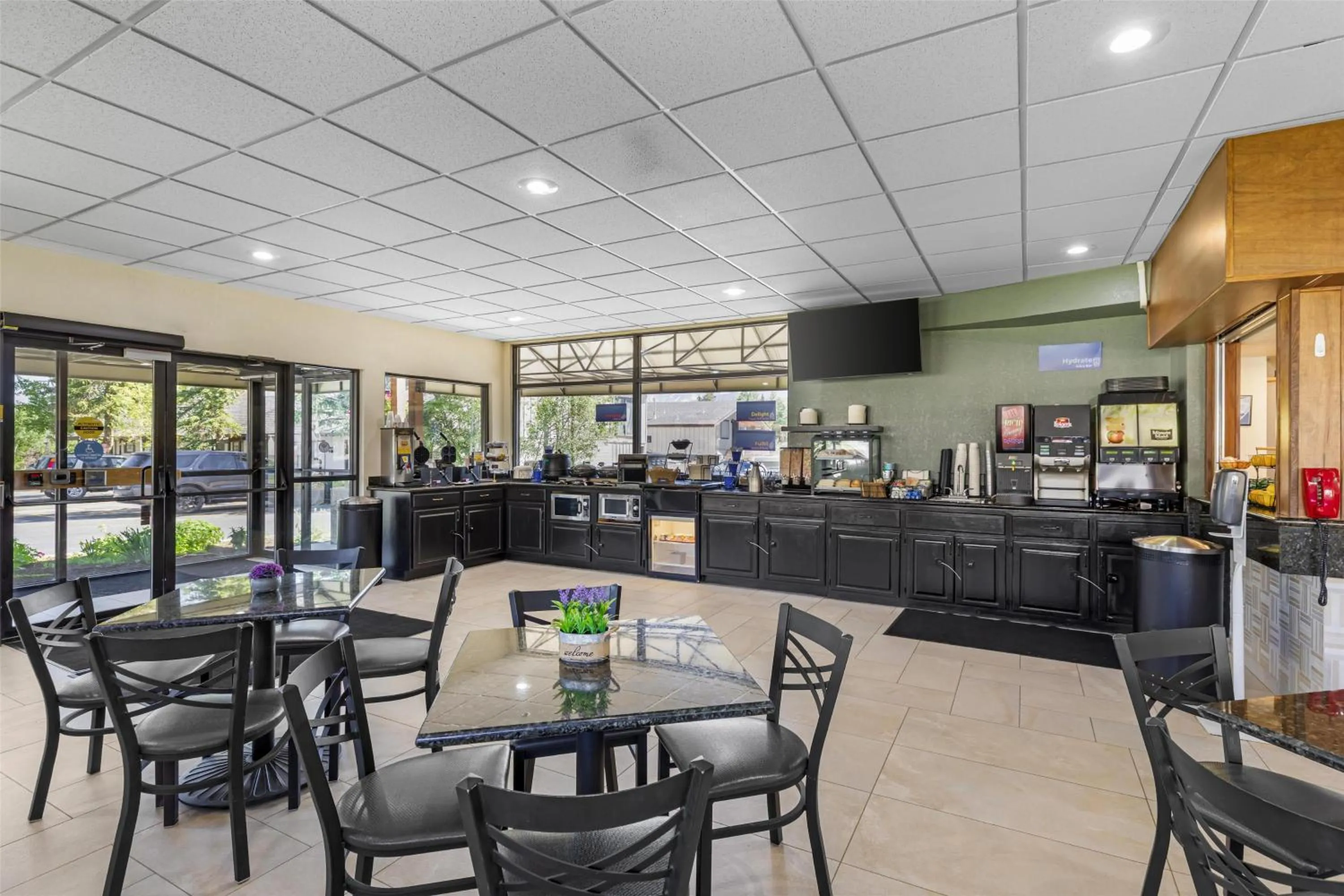 Breakfast in Best Western Alpenglo Lodge