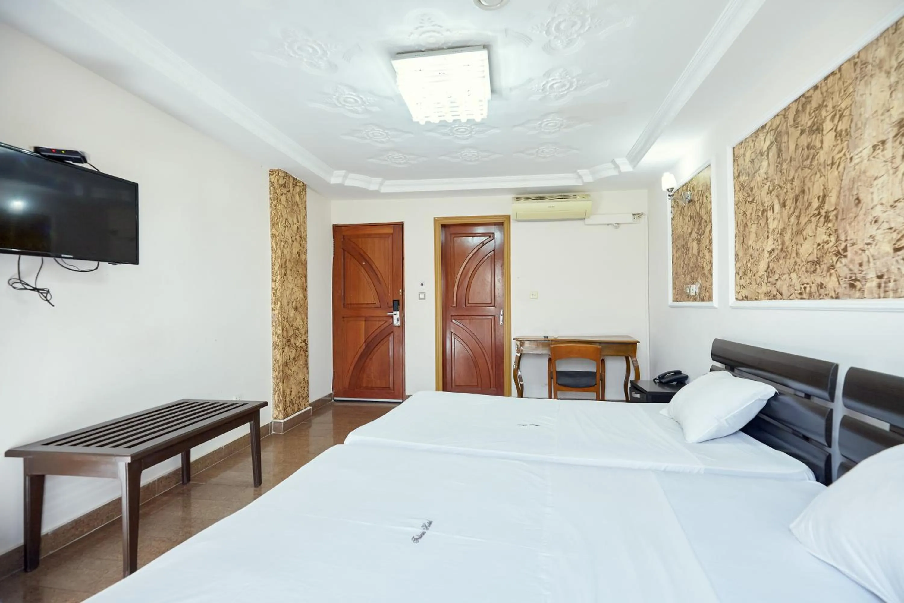 Bedroom, Bed in FELICIA HOTEL YAOUNDE