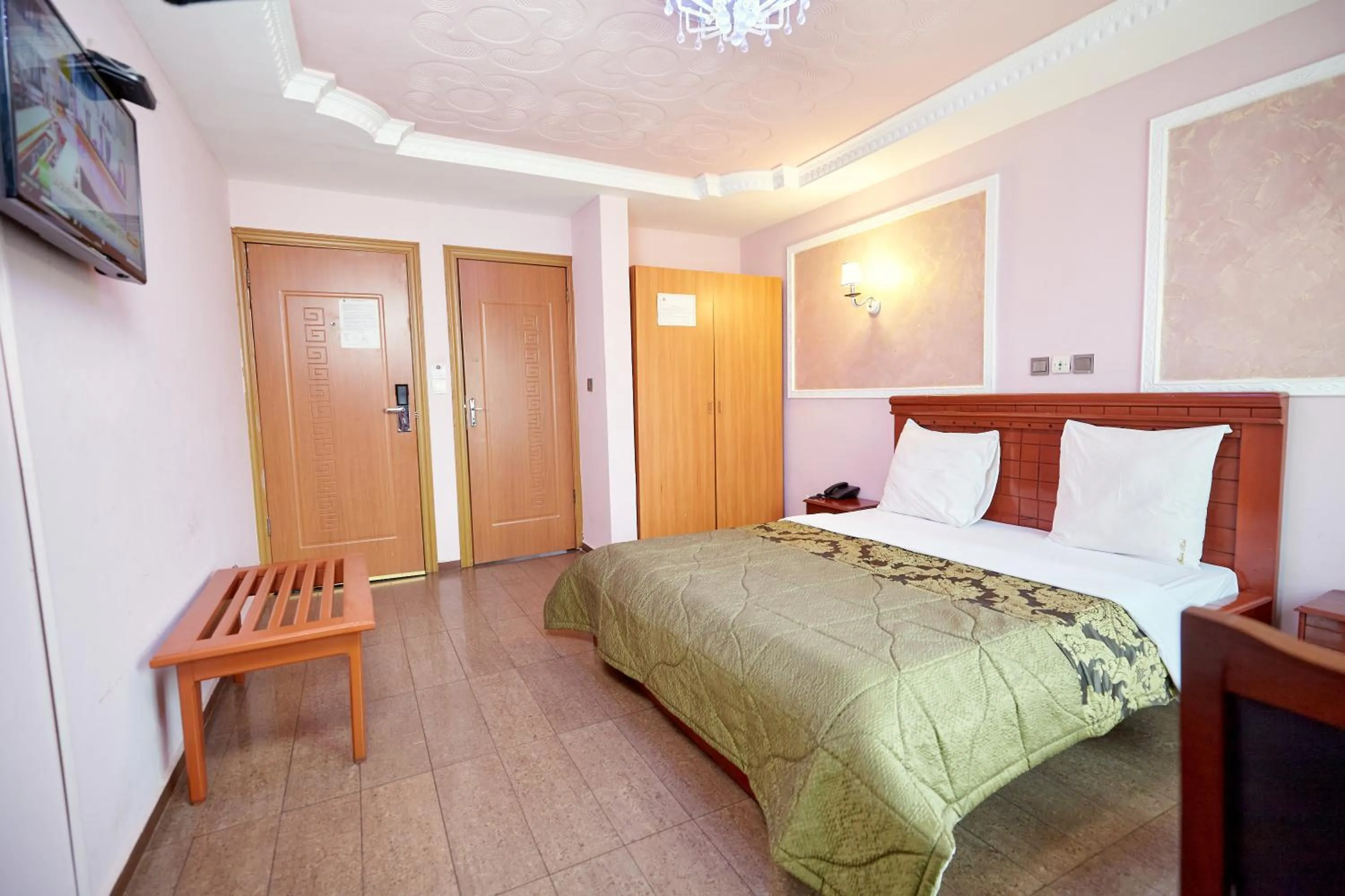 Photo of the whole room, Bed in FELICIA HOTEL YAOUNDE