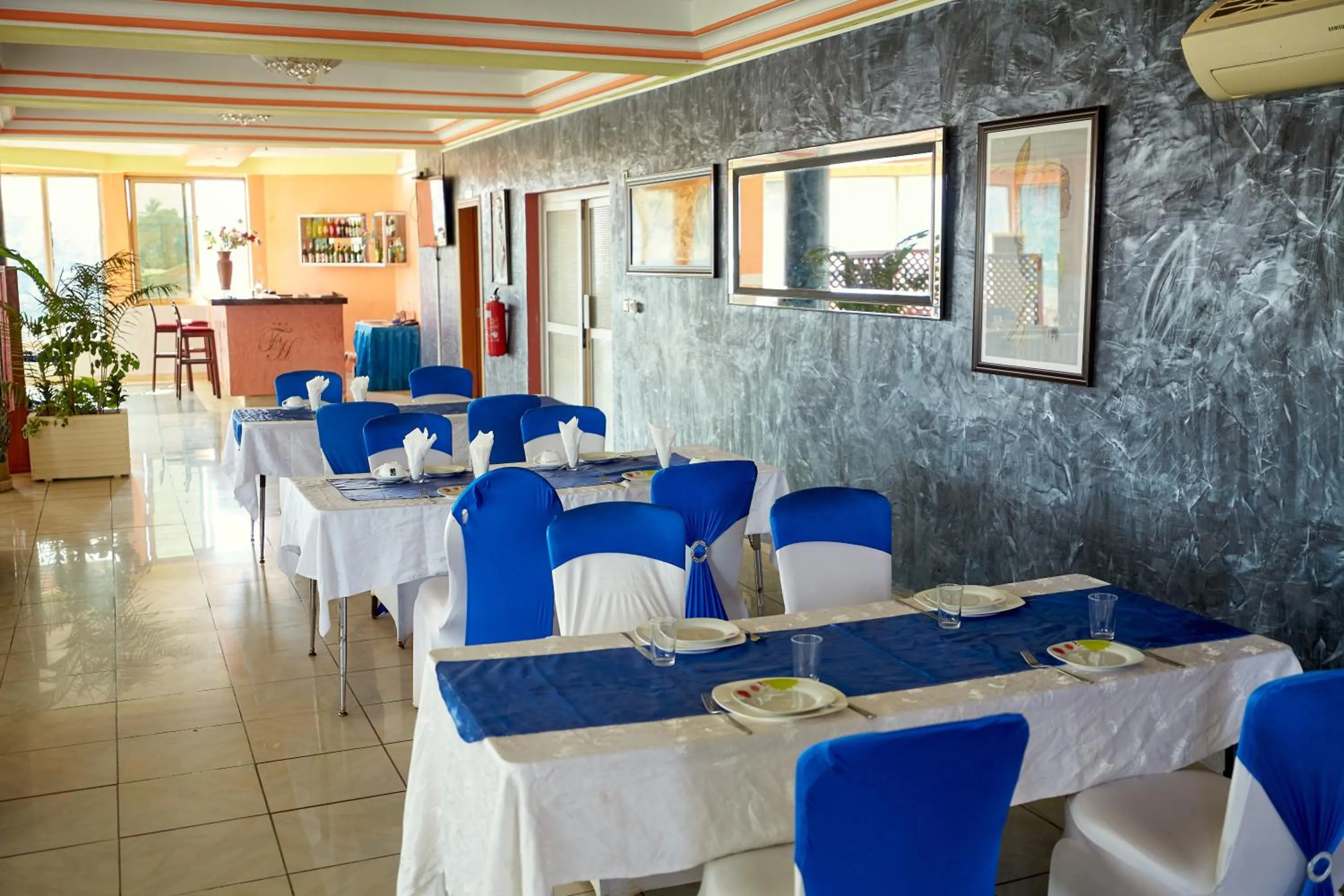 Restaurant/places to eat in FELICIA HOTEL YAOUNDE