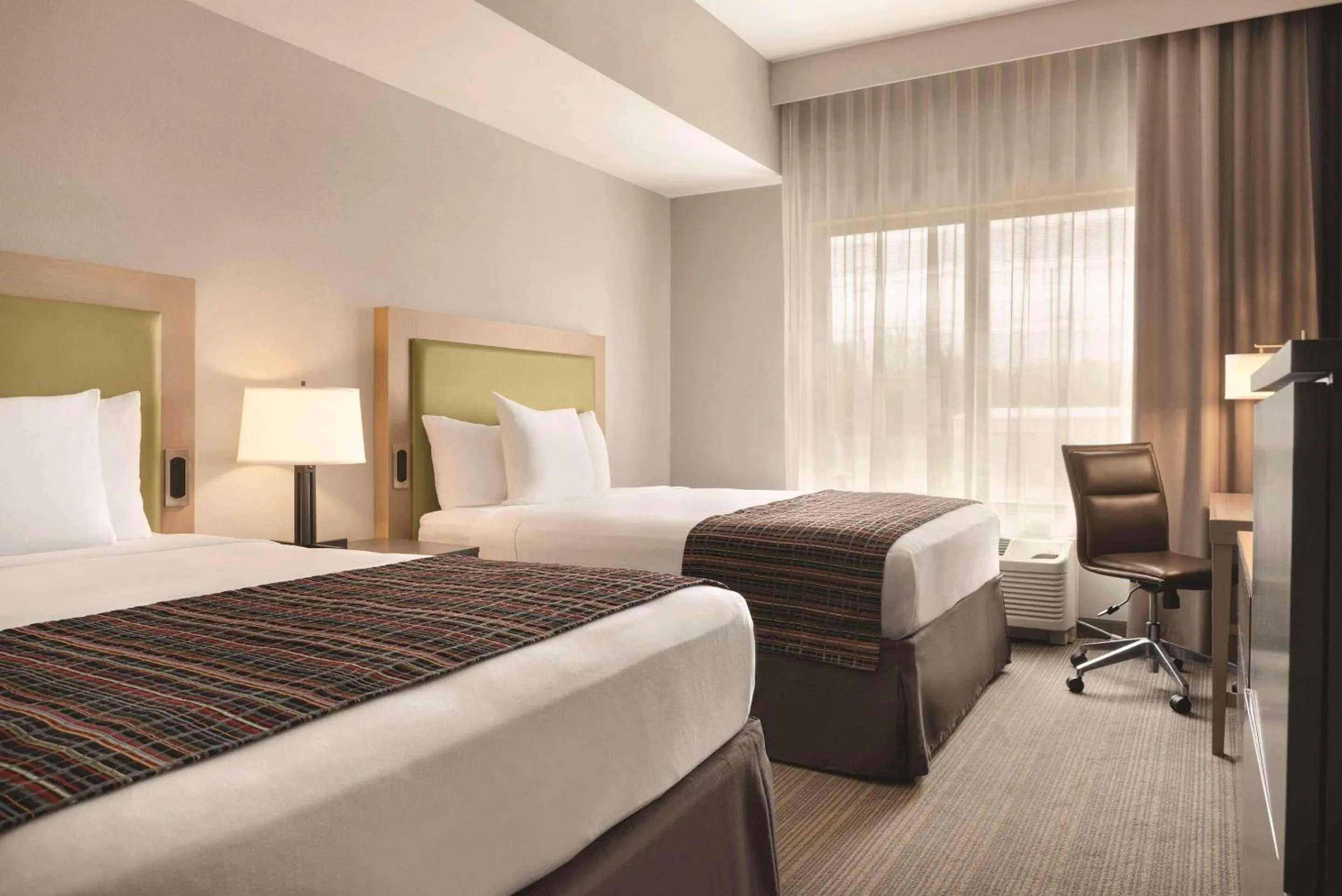 Bedroom, Bed in Country Inn & Suites by Radisson, Springfield Southeast