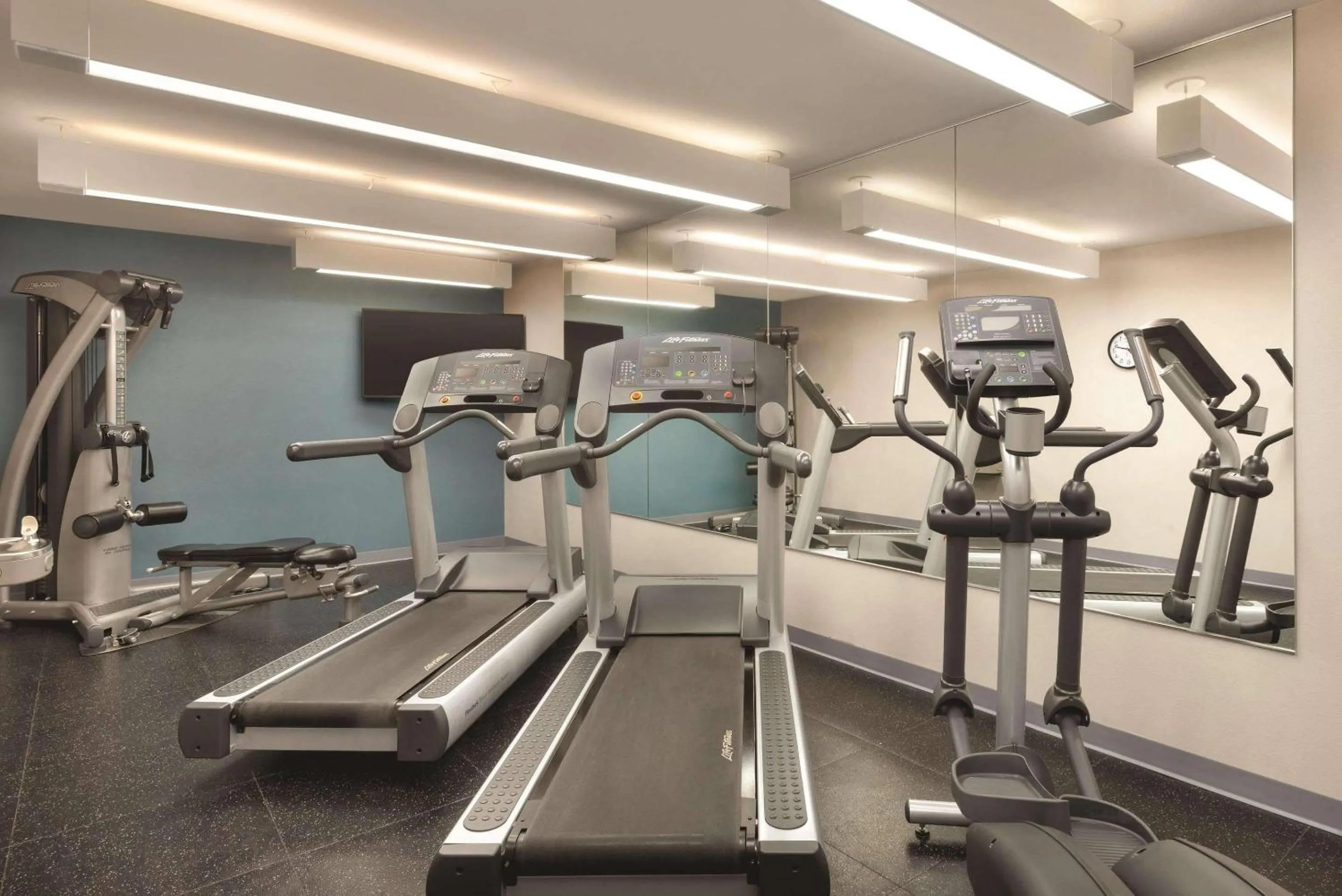 Fitness centre/facilities in Country Inn & Suites by Radisson, Springfield Southeast