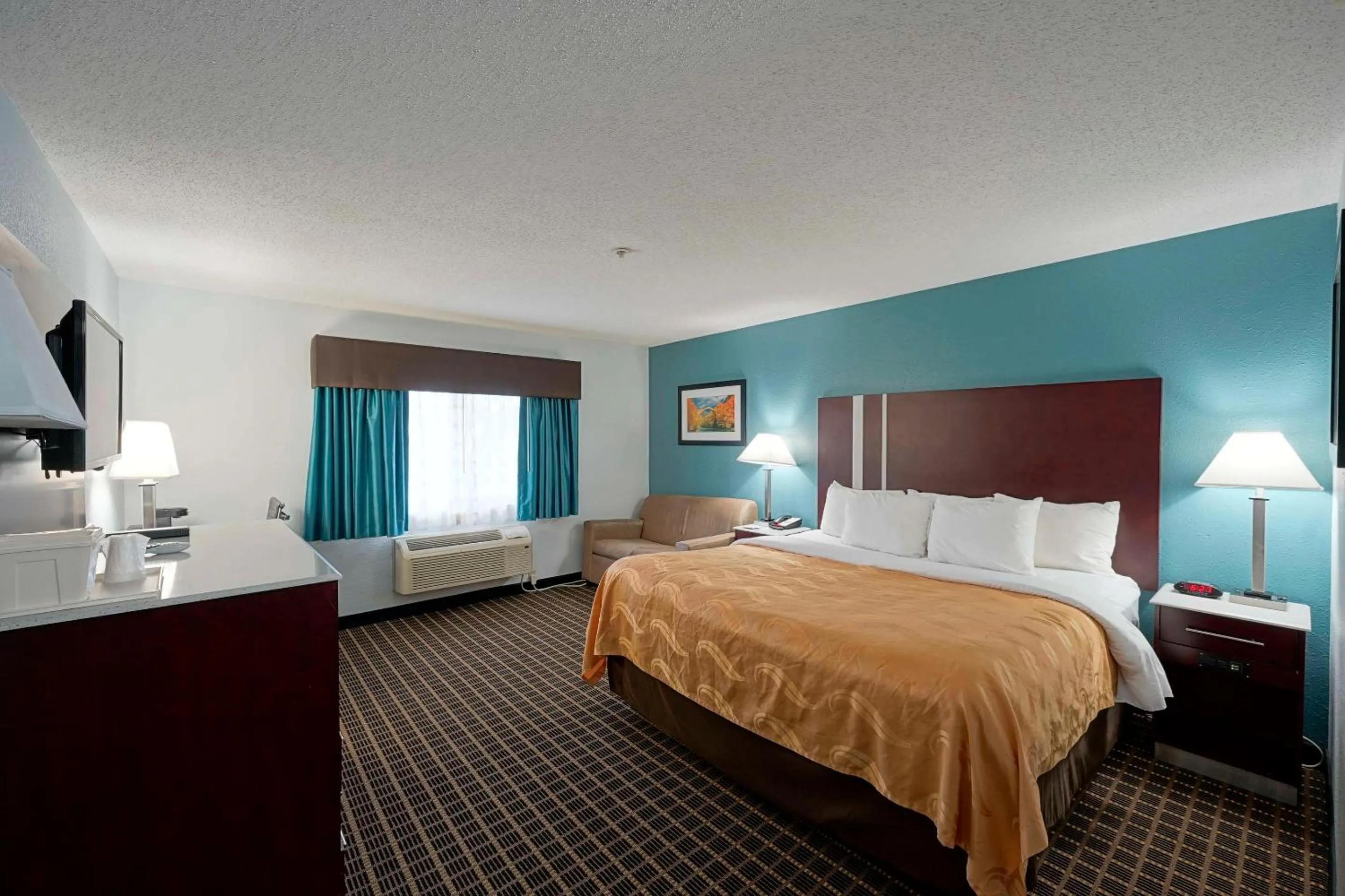 Bedroom, Bed in Quality Inn & Suites Harrington - Milford
