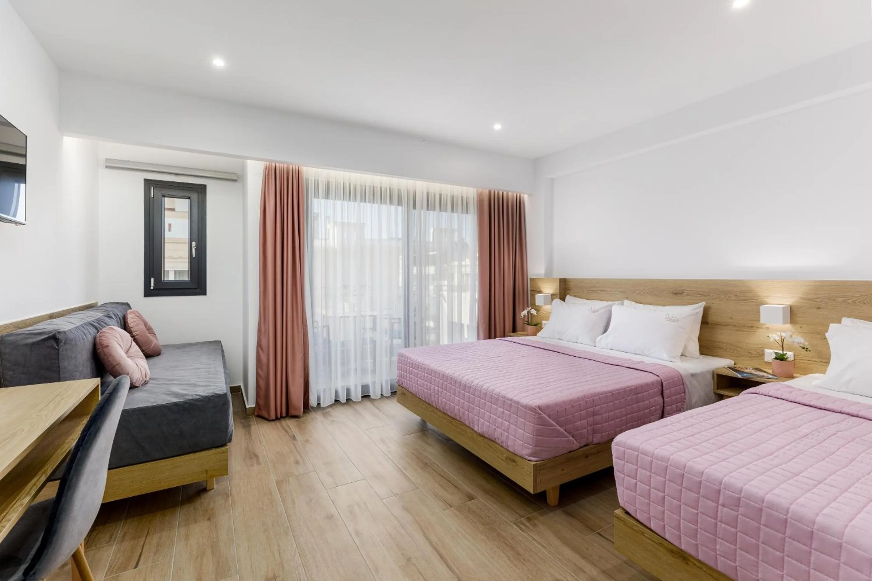 Photo of the whole room, Bed in Anassa Suites