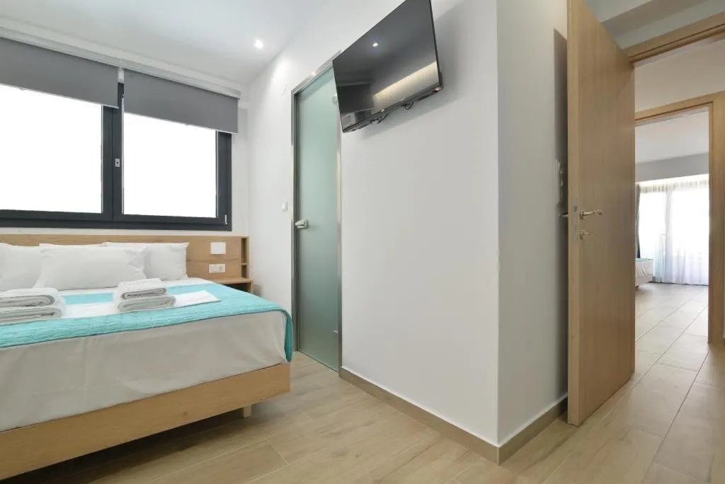 Photo of the whole room, Bed in Anassa Suites