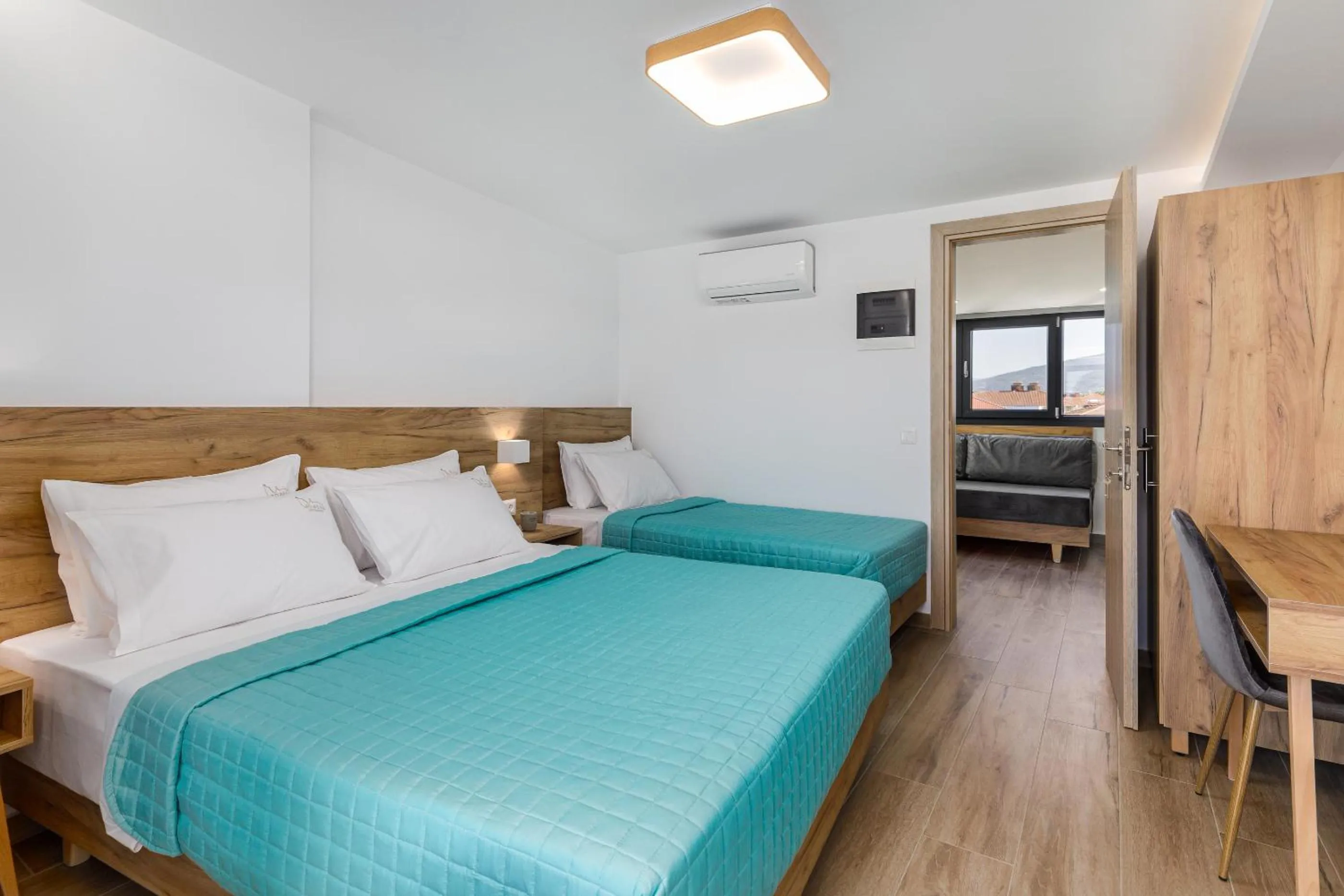 Photo of the whole room, Bed in Anassa Suites