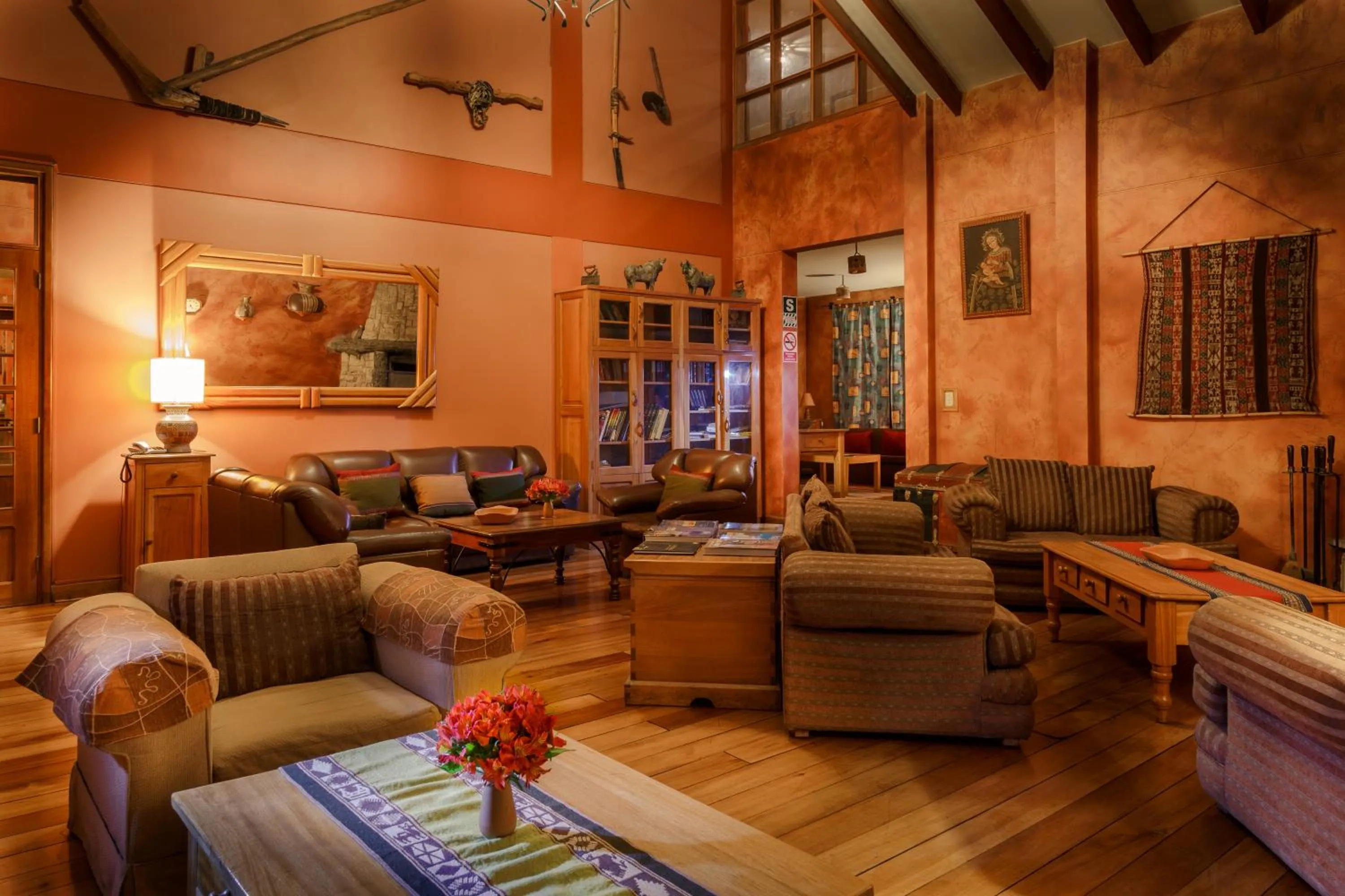 Communal lounge/ TV room in Hotel Pakaritampu