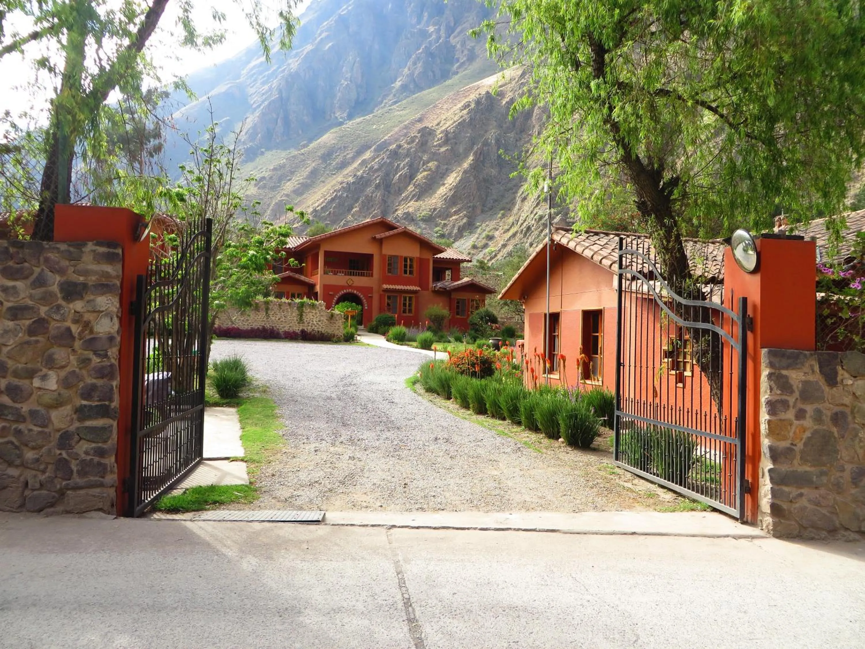 Property building in Hotel Pakaritampu