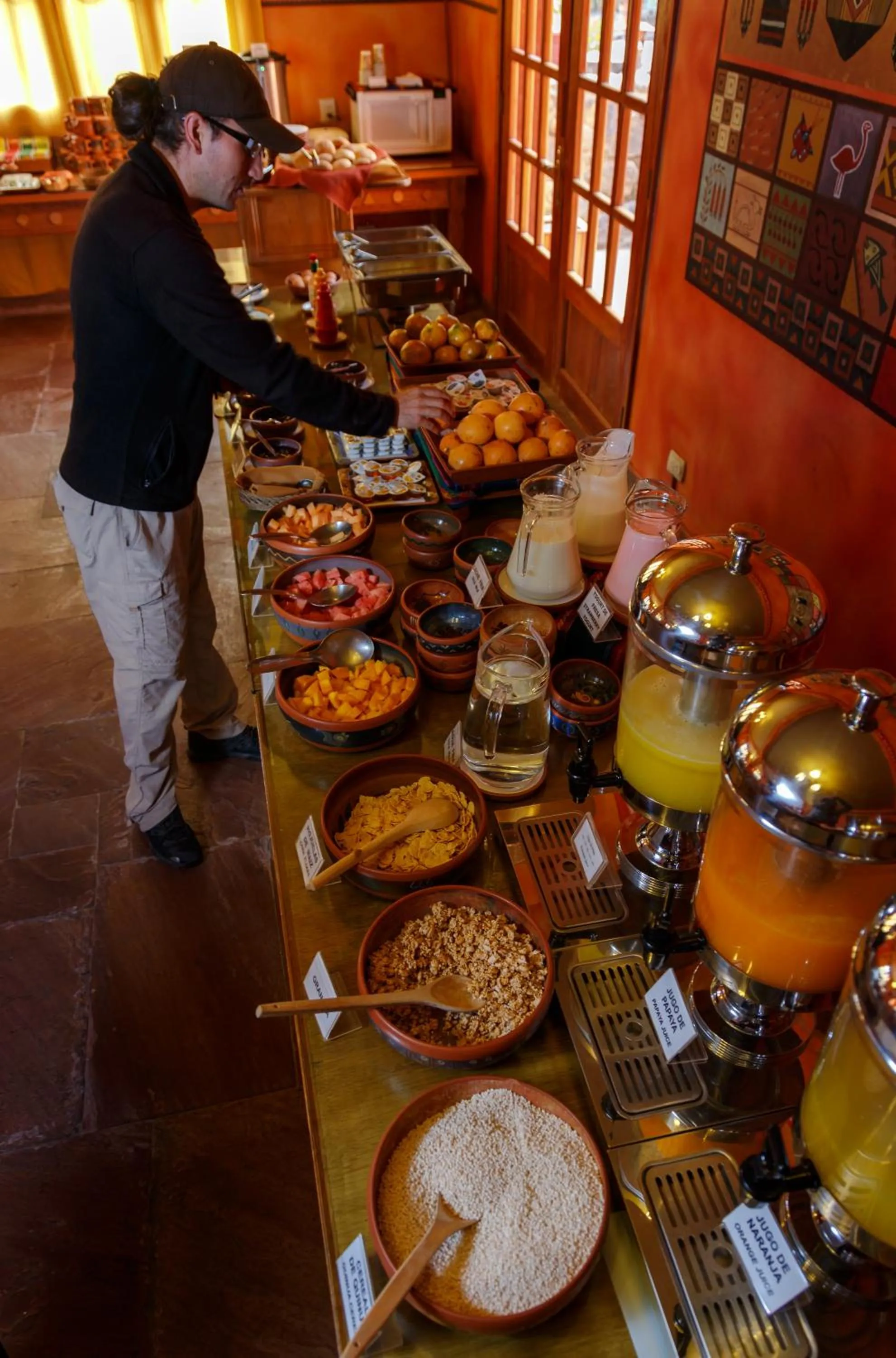 Restaurant/places to eat in Hotel Pakaritampu