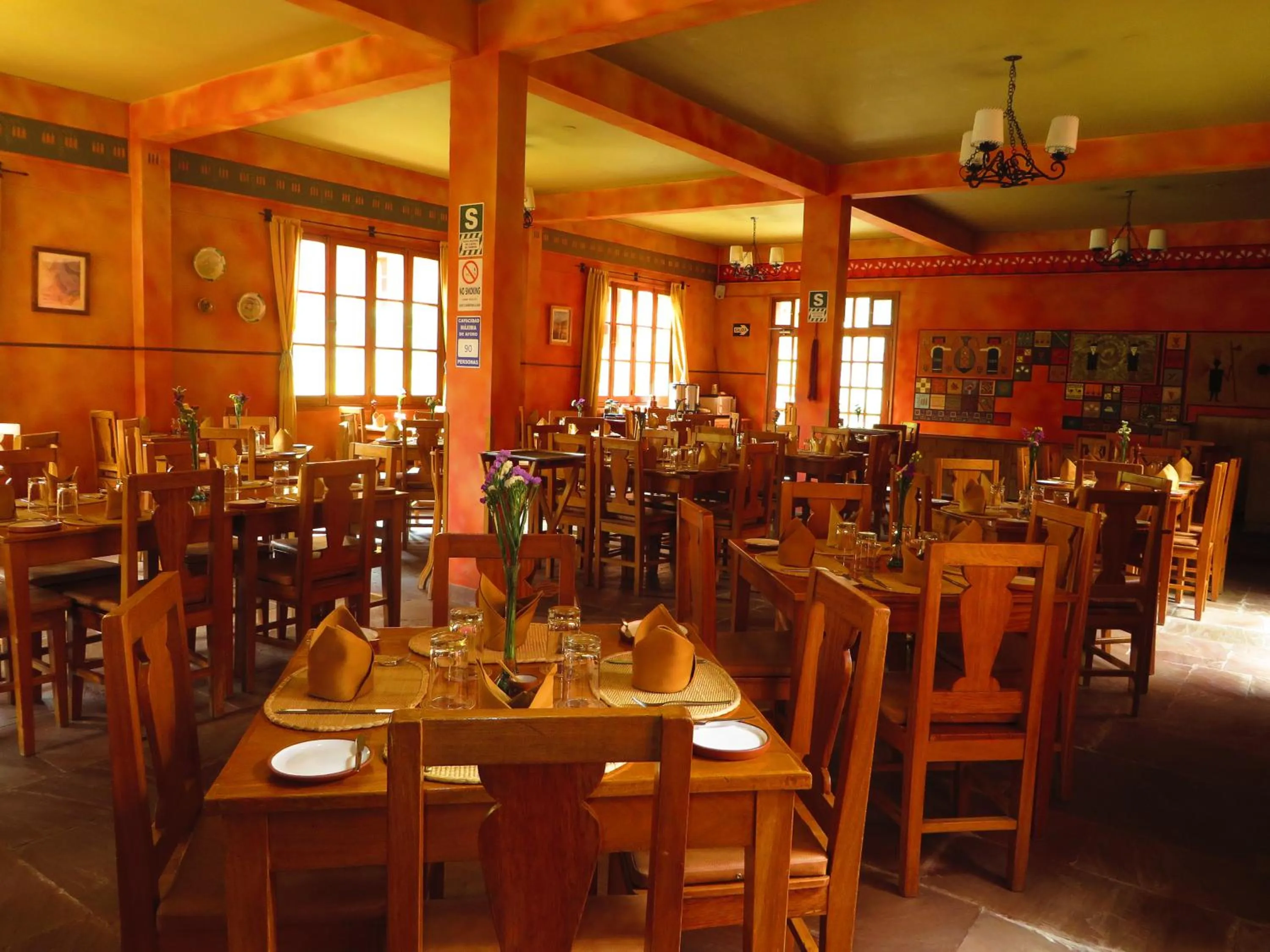 Restaurant/places to eat in Hotel Pakaritampu