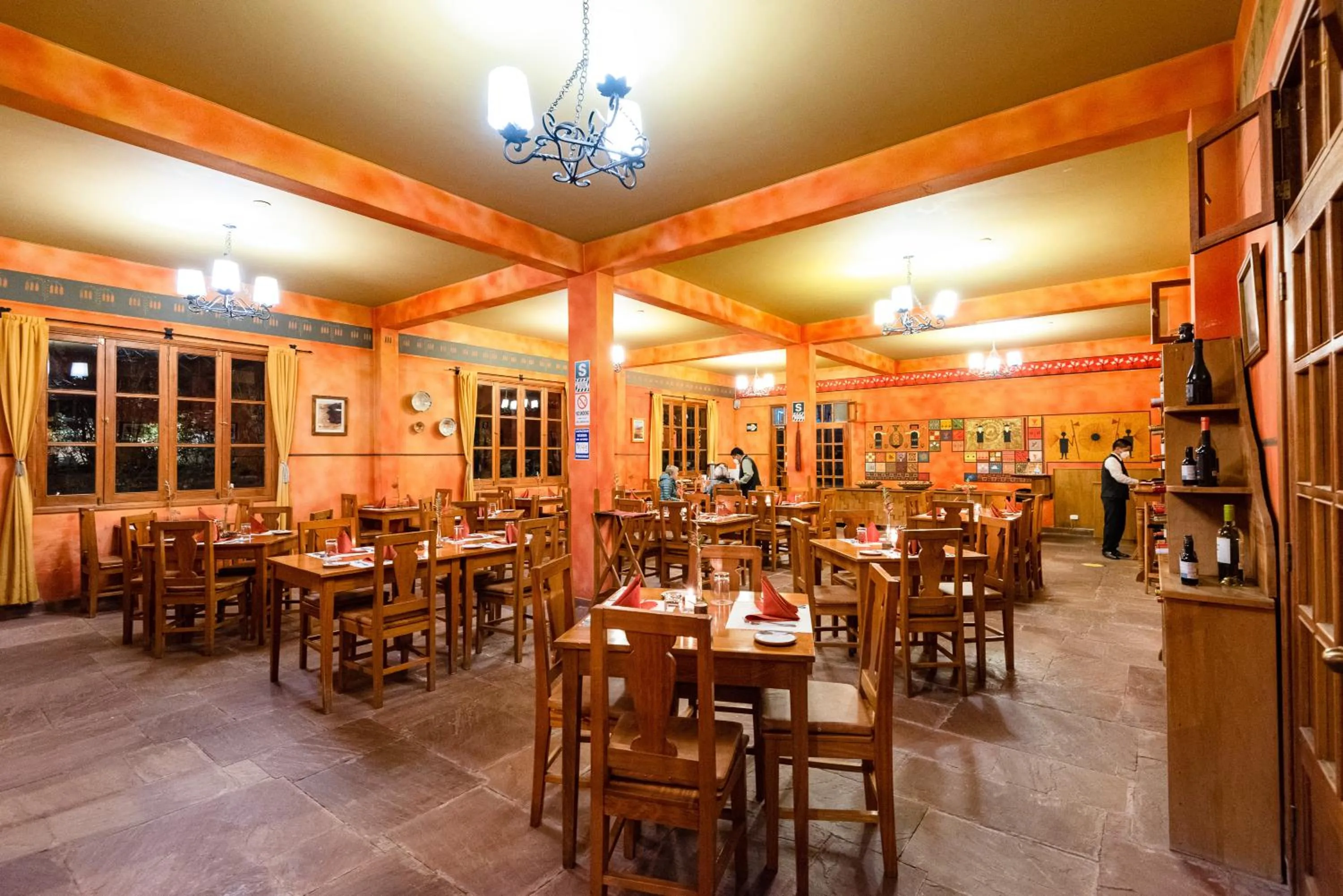 Restaurant/places to eat in Hotel Pakaritampu