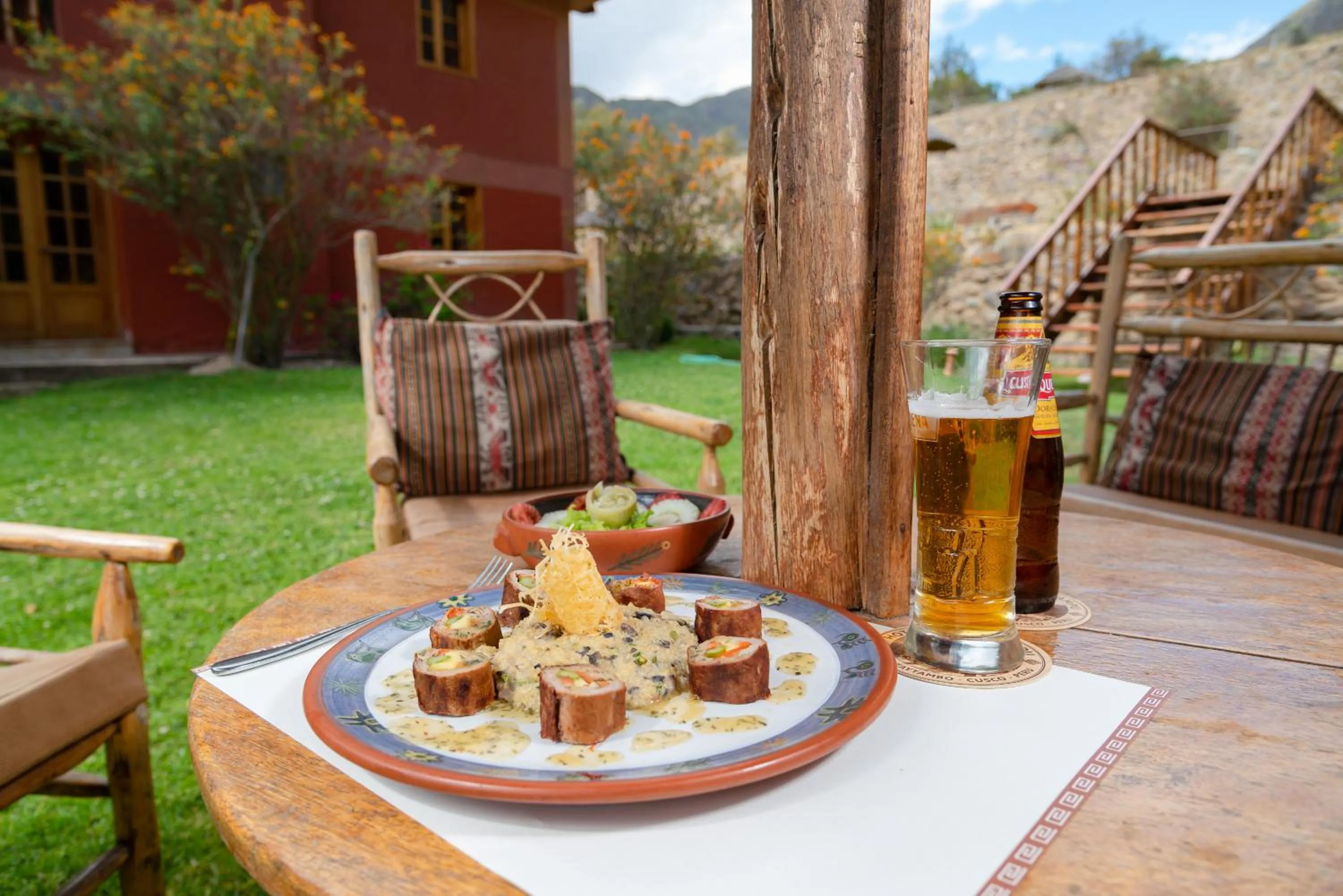 Restaurant/places to eat in Hotel Pakaritampu