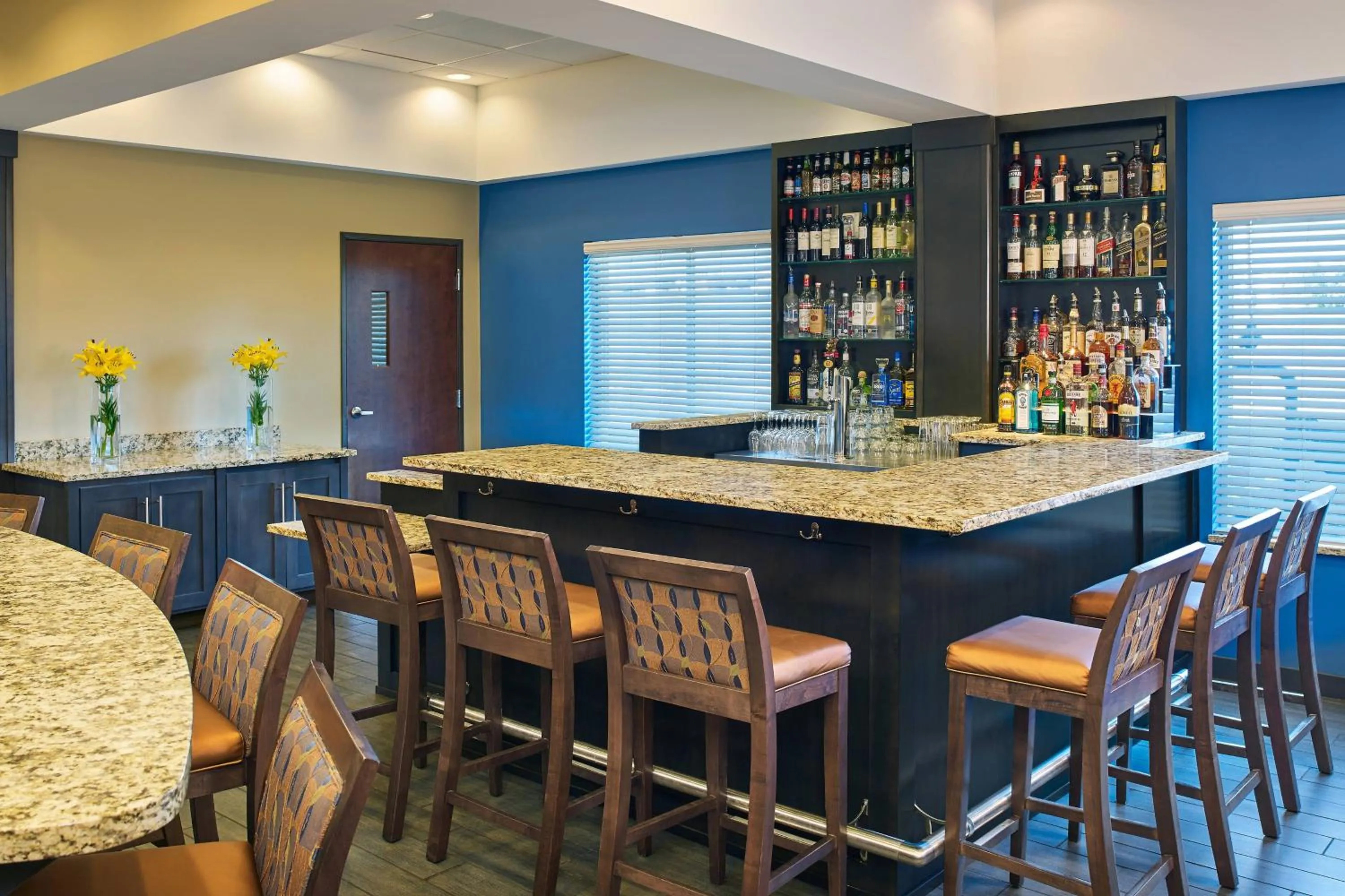 Lounge or bar in Four Points by Sheraton Williston