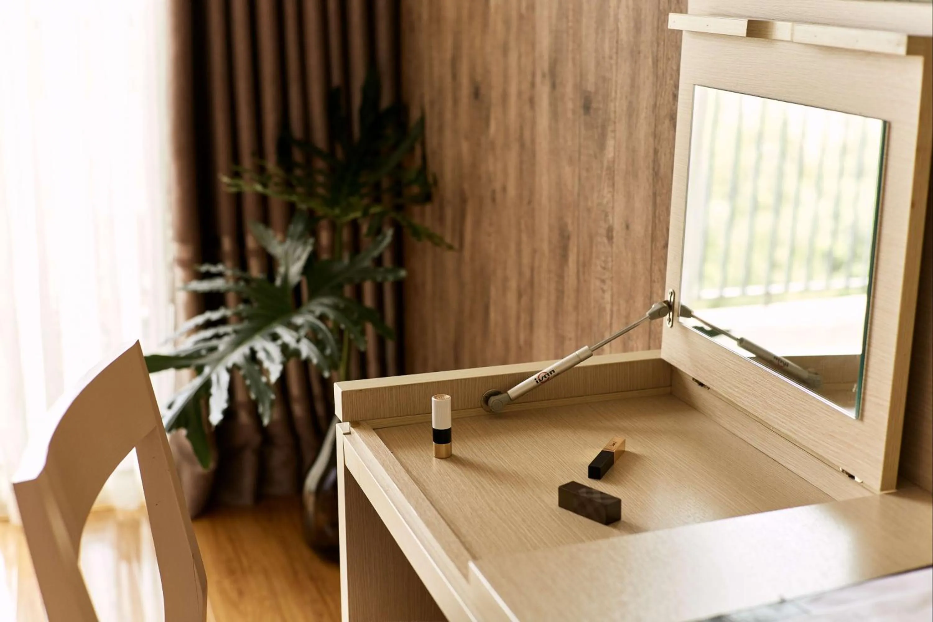 hair dresser in GK Central Hotel