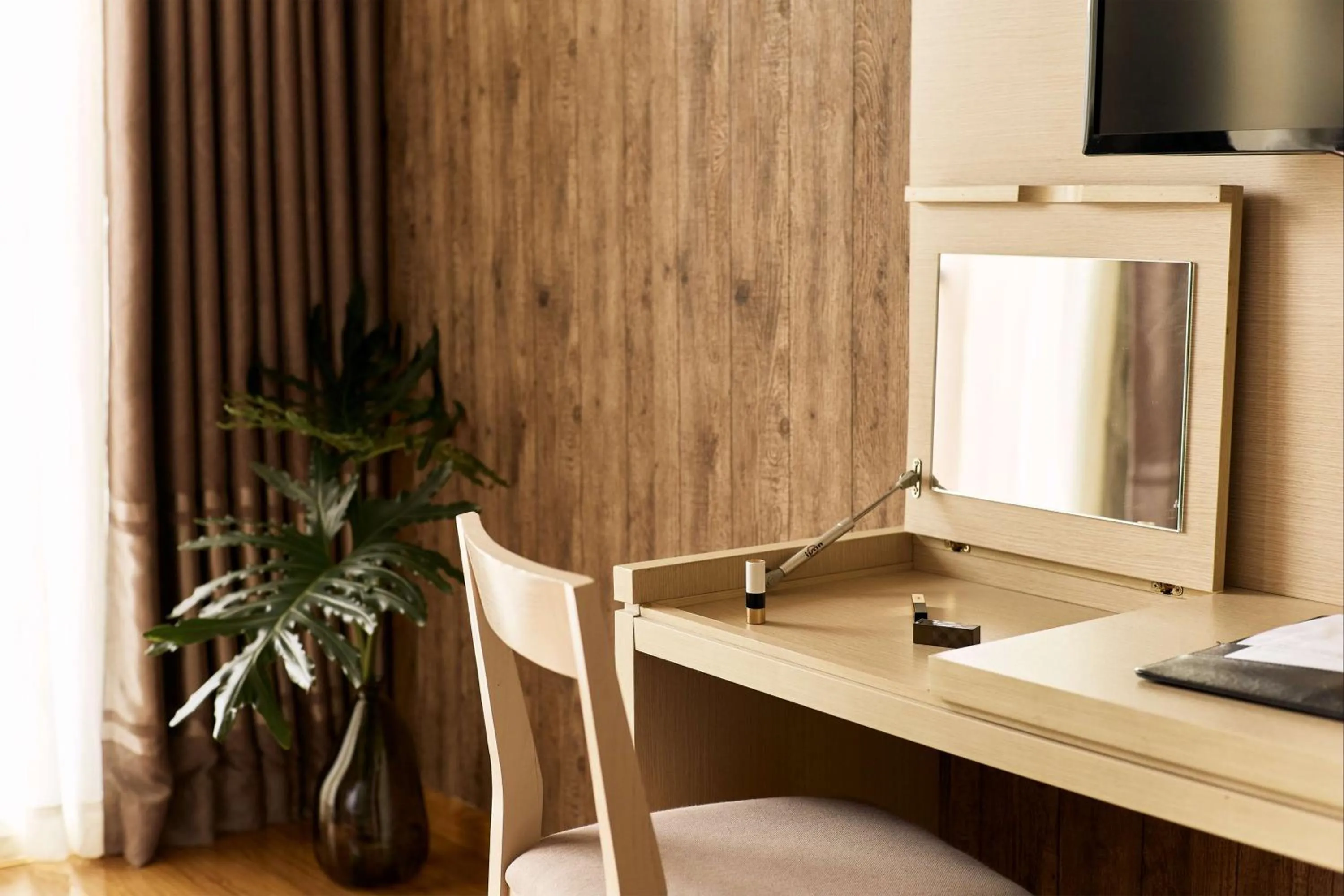 hair dresser in GK Central Hotel