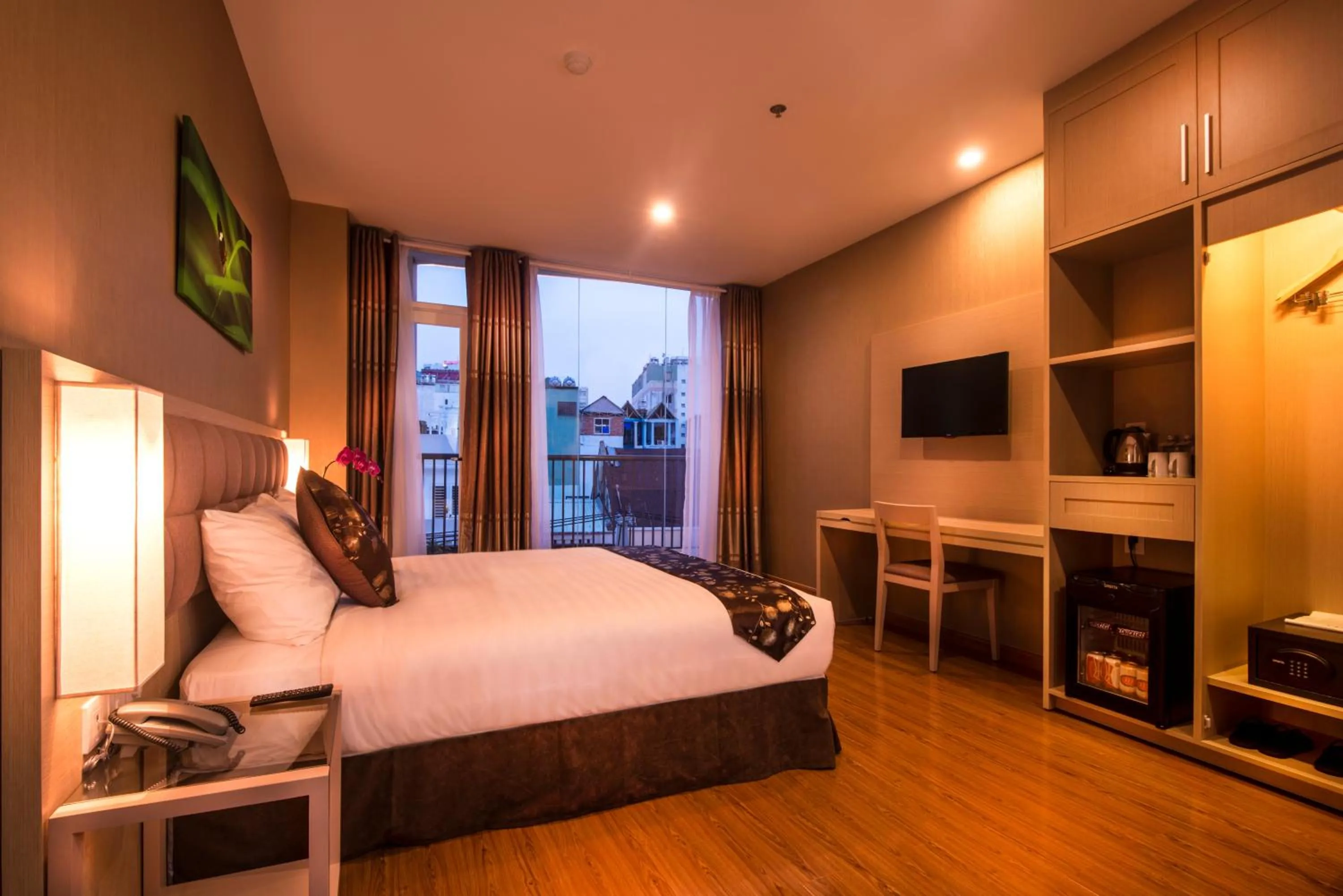 Bedroom, Bed in GK Central Hotel