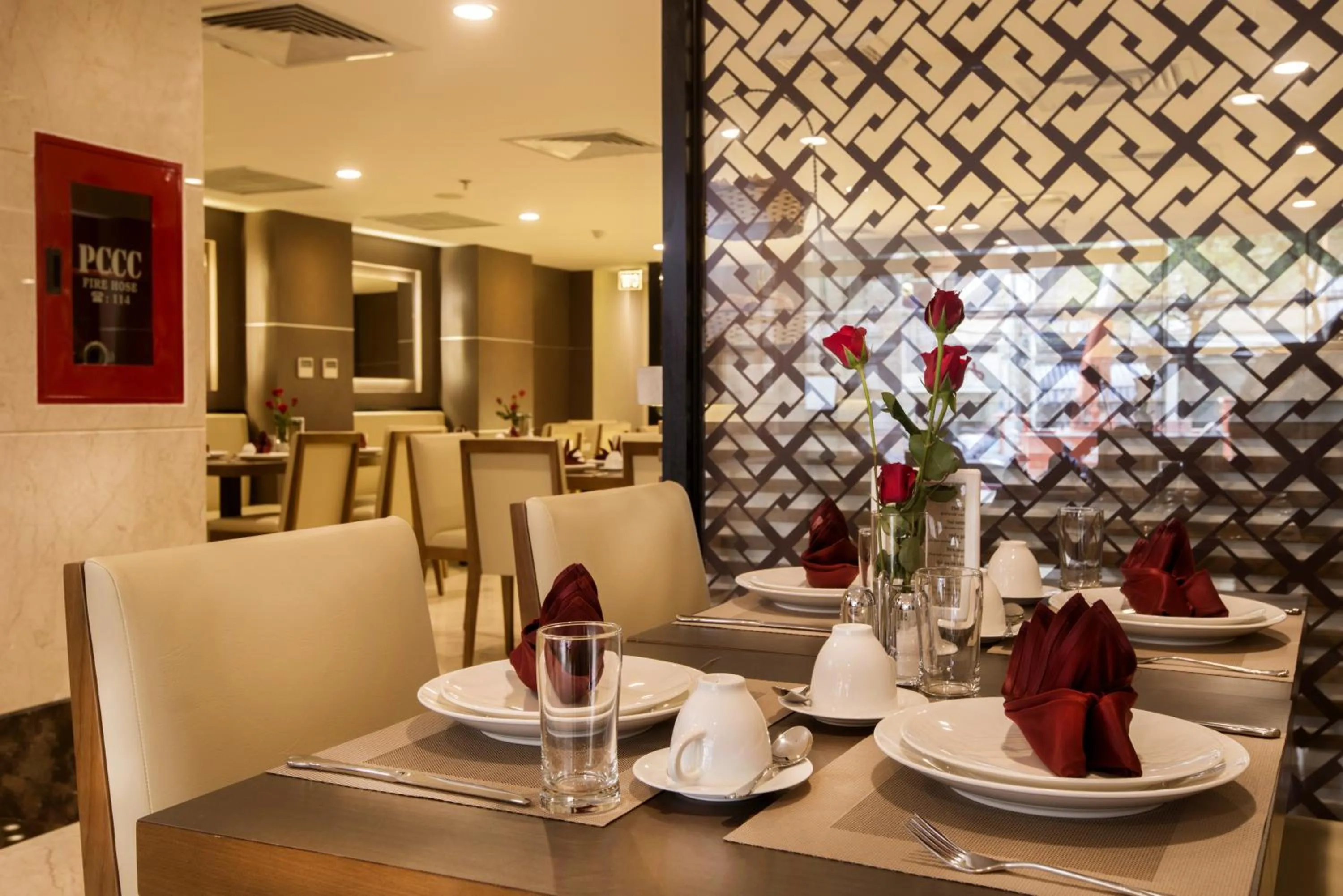 Restaurant/places to eat in GK Central Hotel