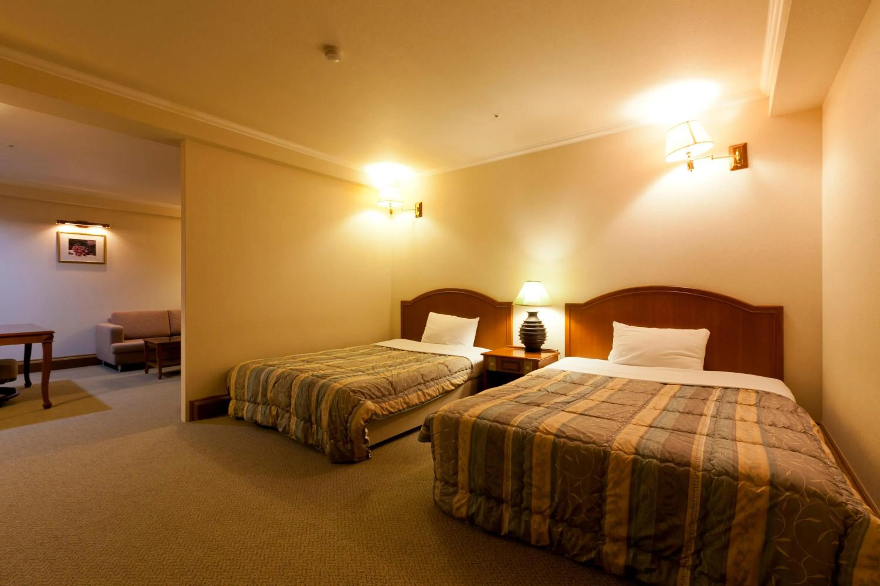 Photo of the whole room in Station Hotel AU