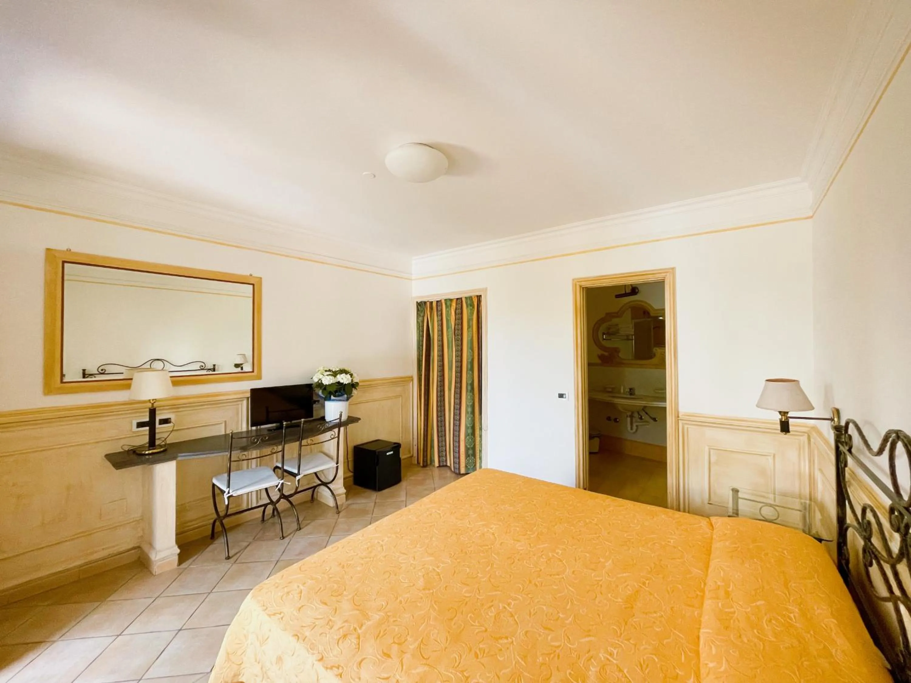 Bed in Hotel Lord Byron