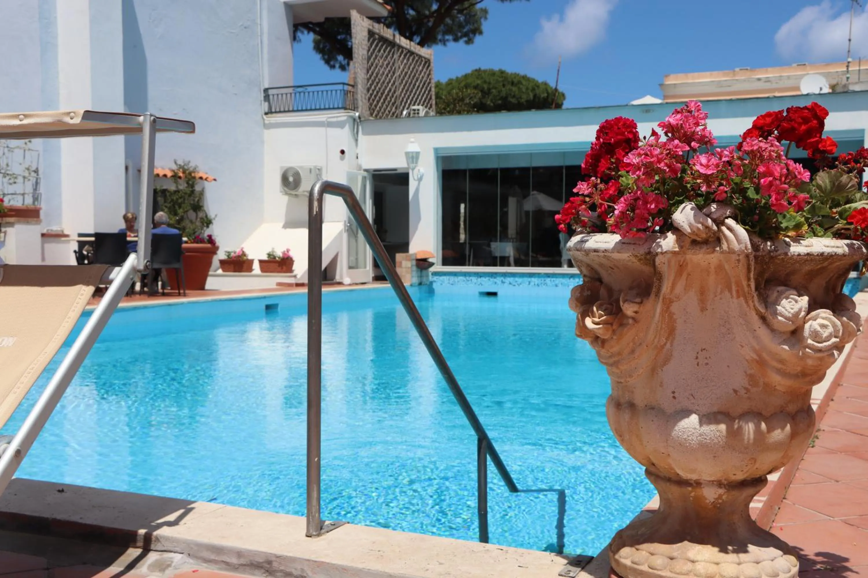 Swimming pool in Hotel Lord Byron