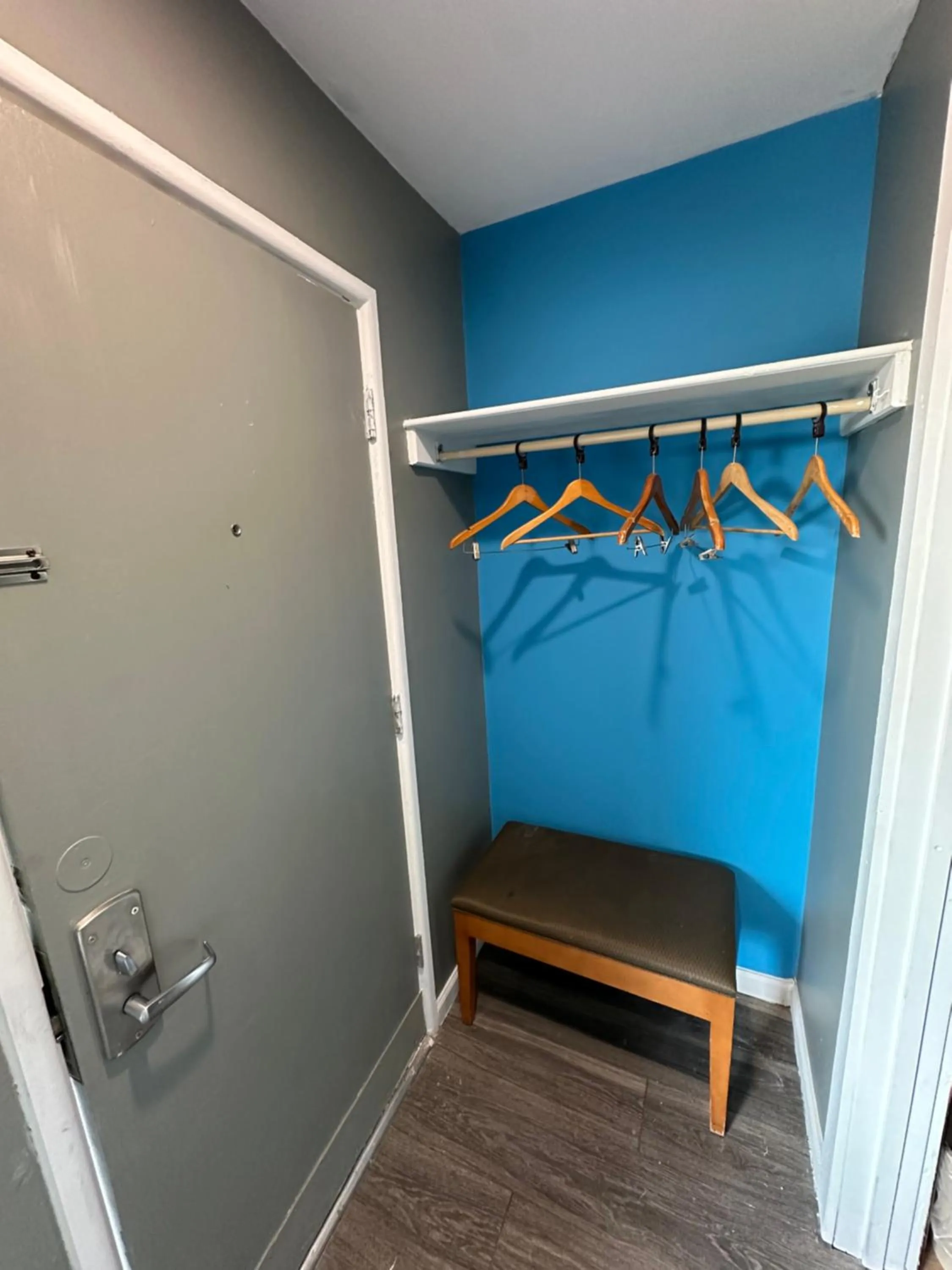 wardrobe in Travel Inn & Suites