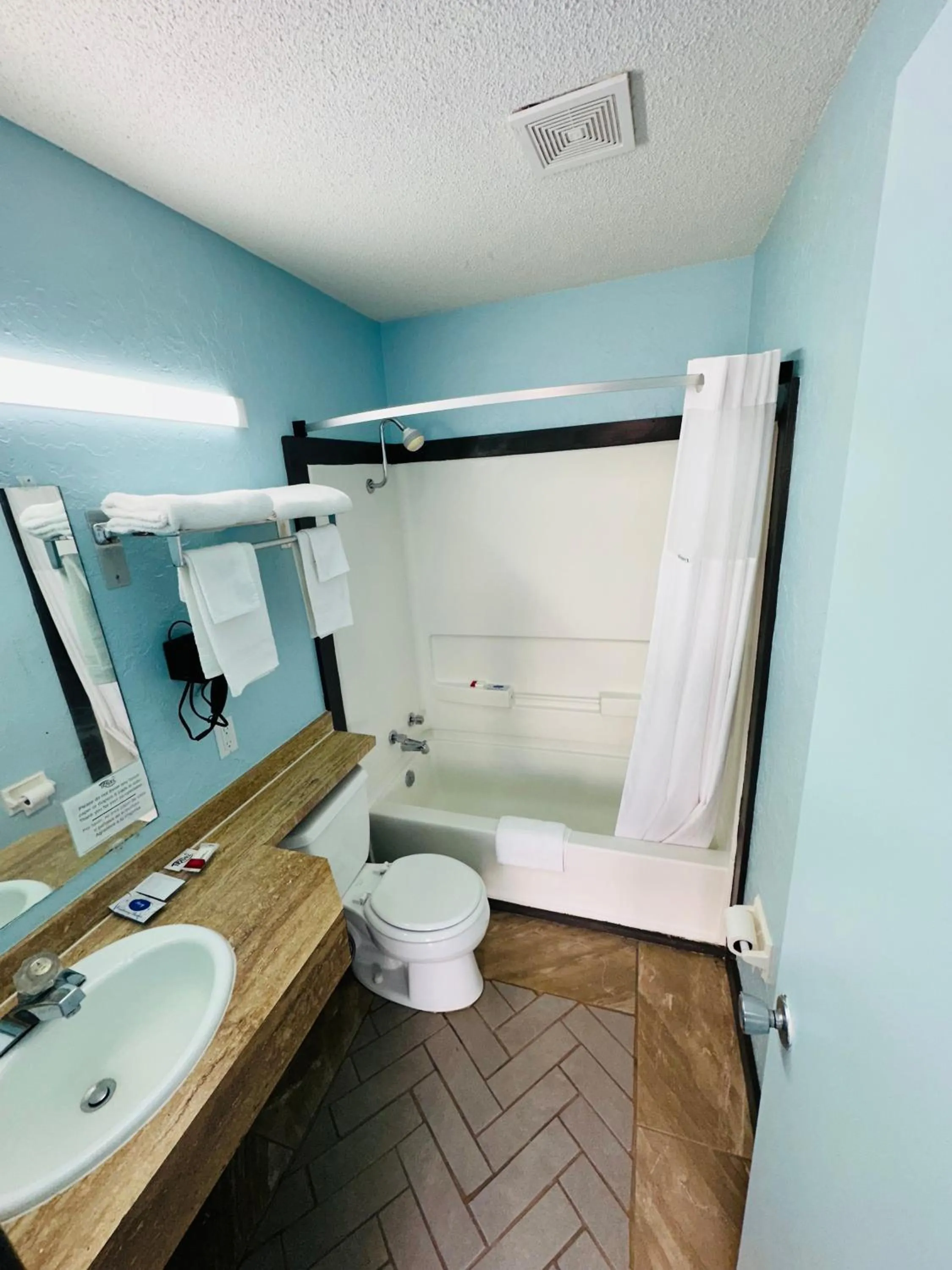 Shower in Travel Inn & Suites