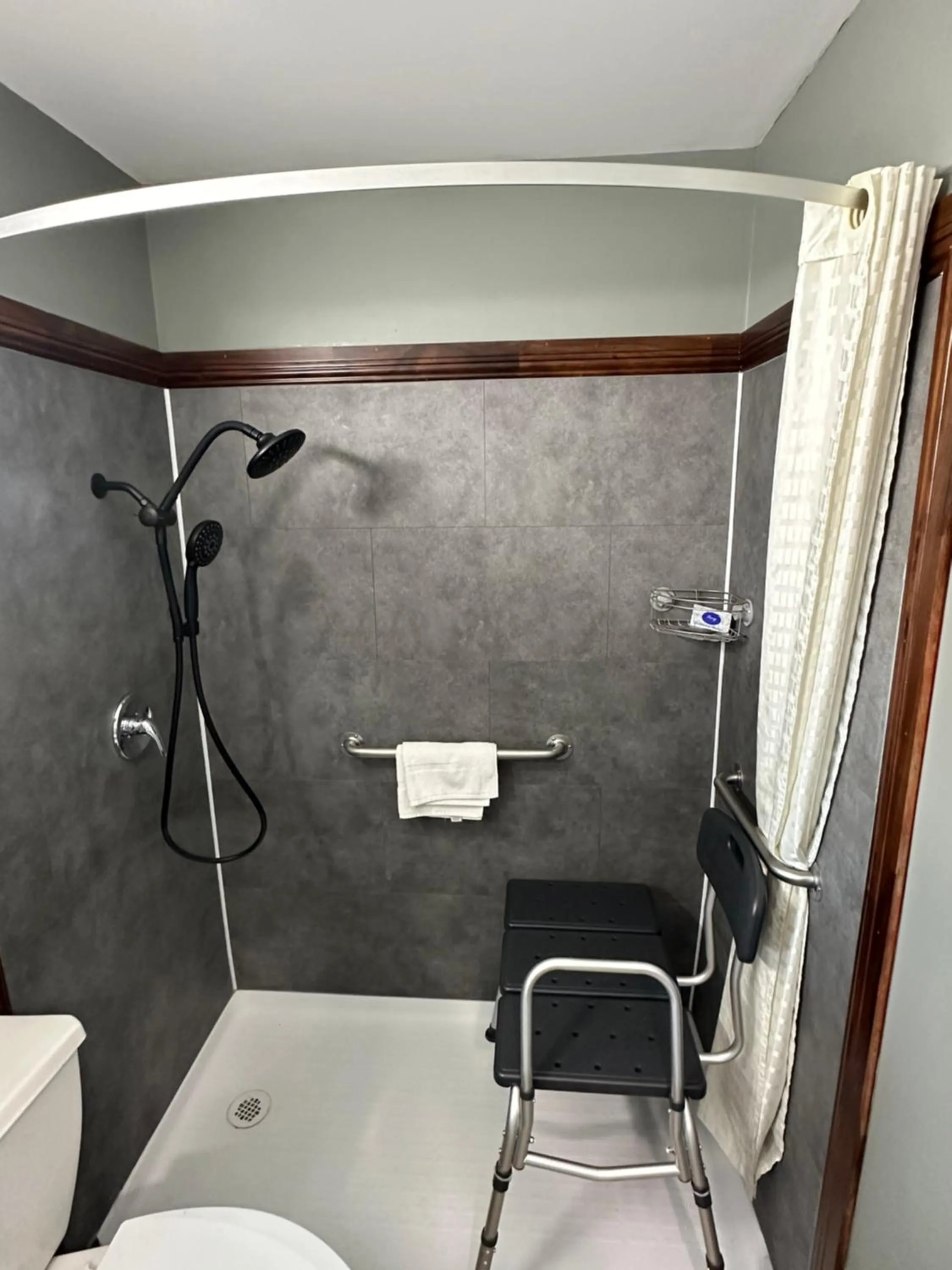Shower in Travel Inn & Suites