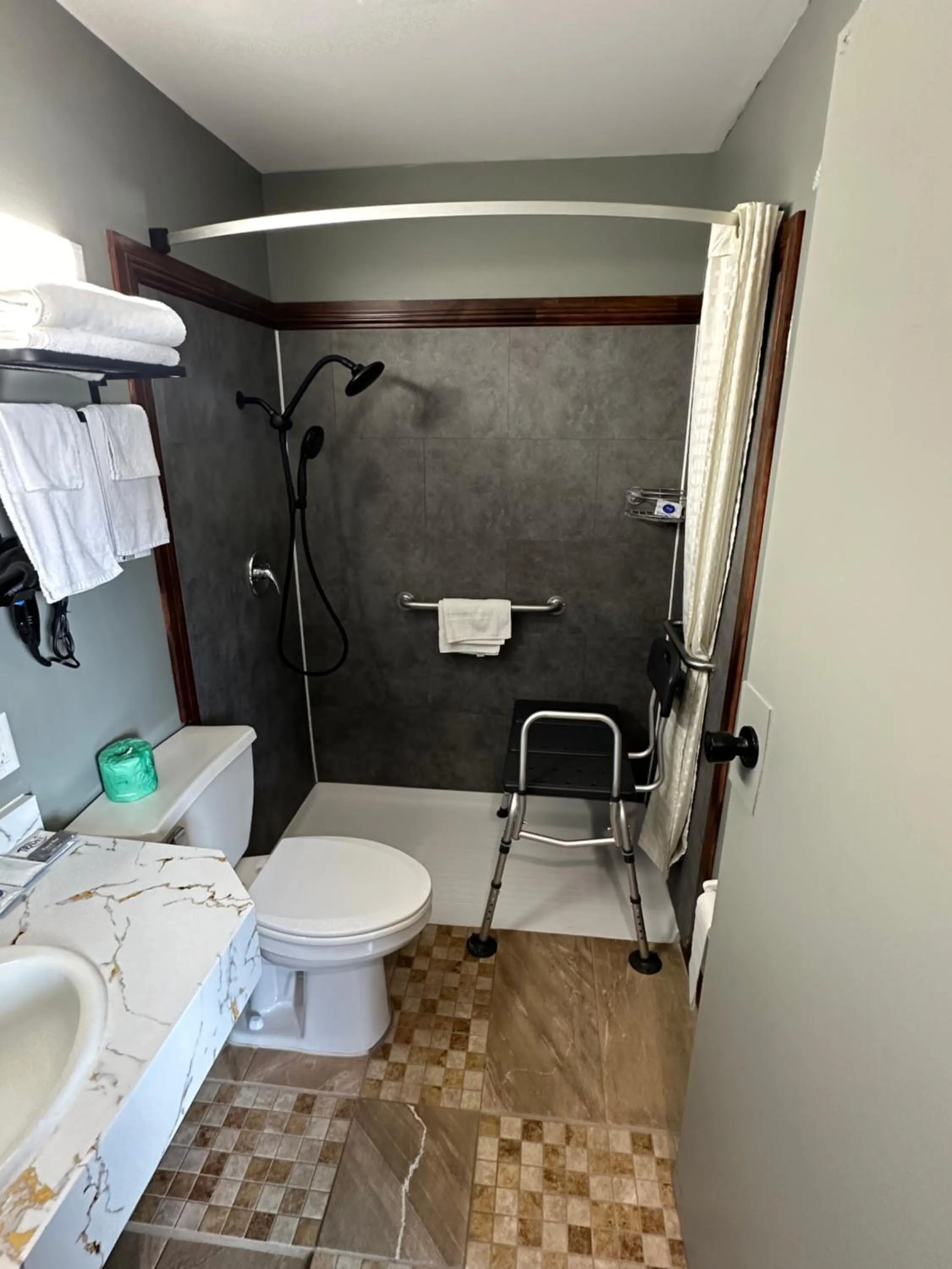 Shower in Travel Inn & Suites