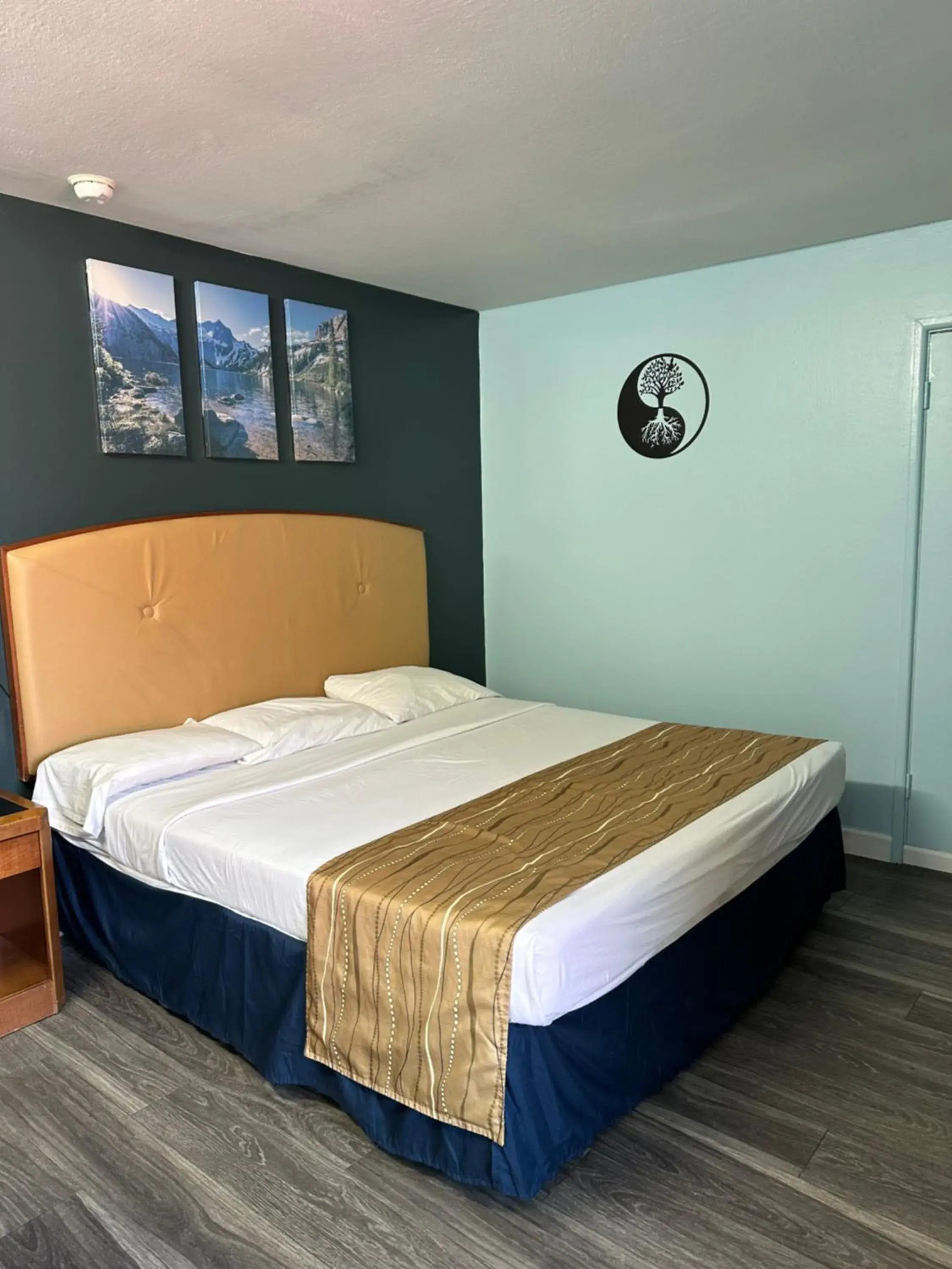 Standard King Room in Travel Inn & Suites Standard King Room in Travel Inn & Suites