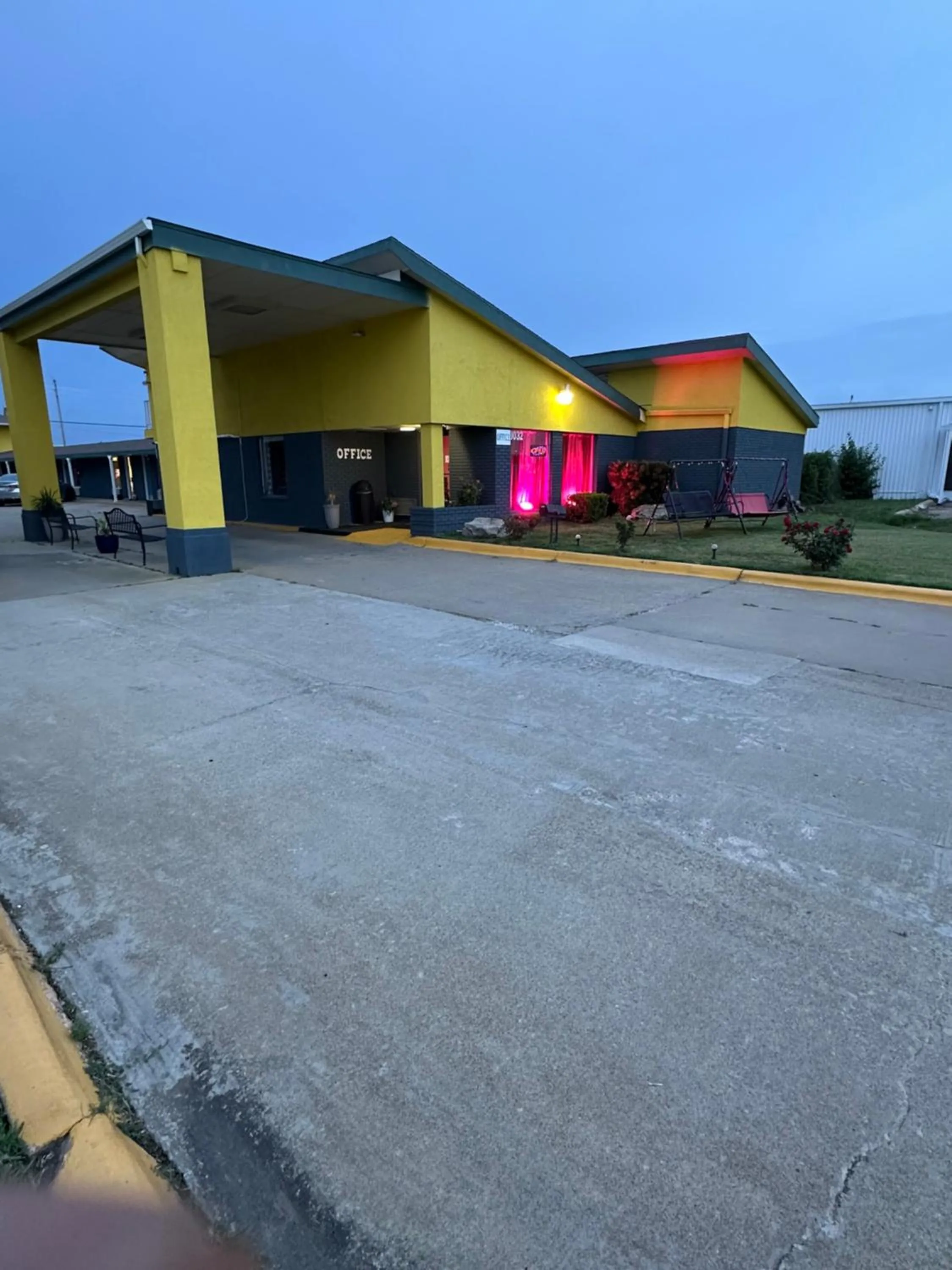 Property building in Travel Inn & Suites