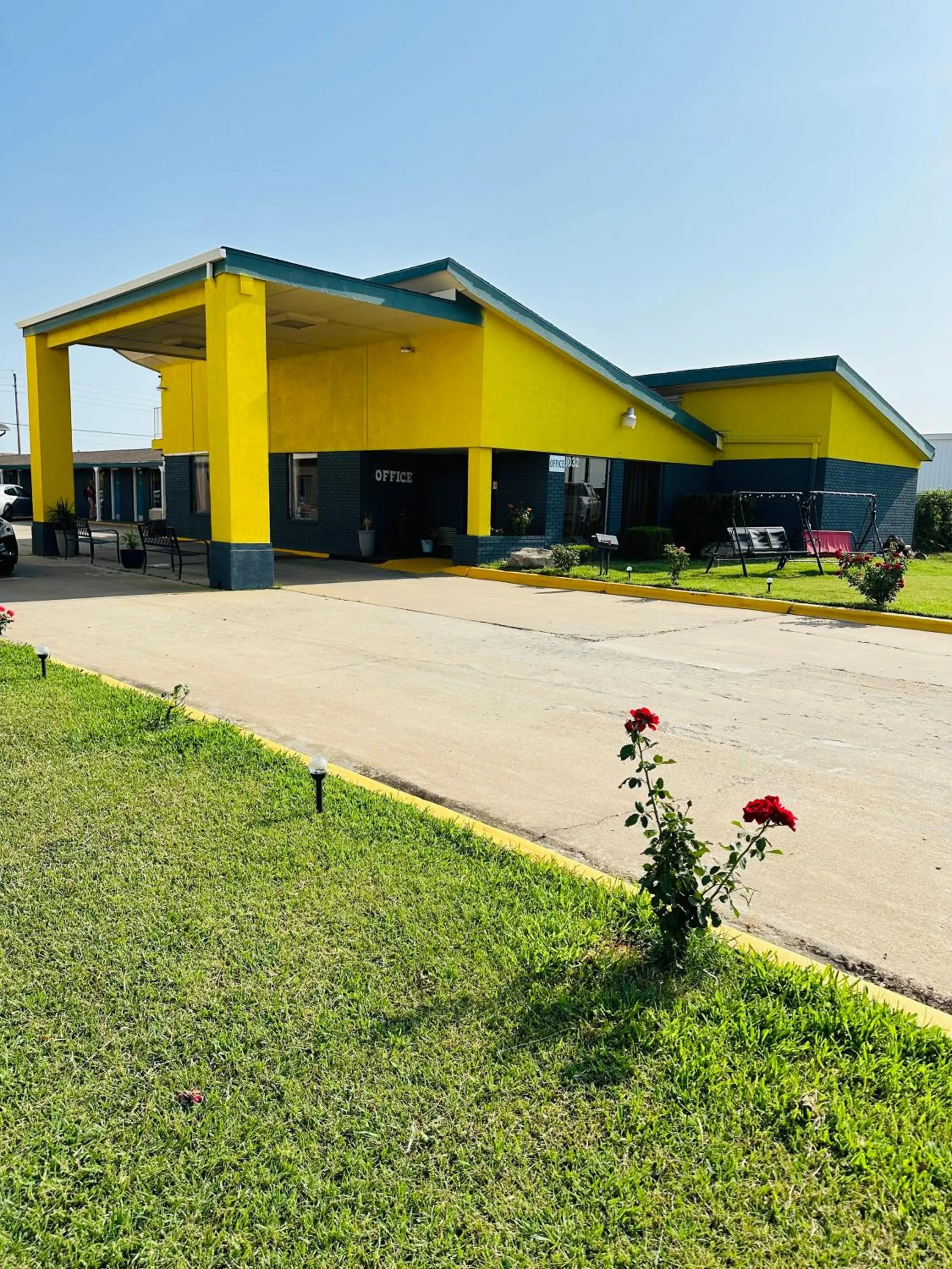 Property building in Travel Inn & Suites