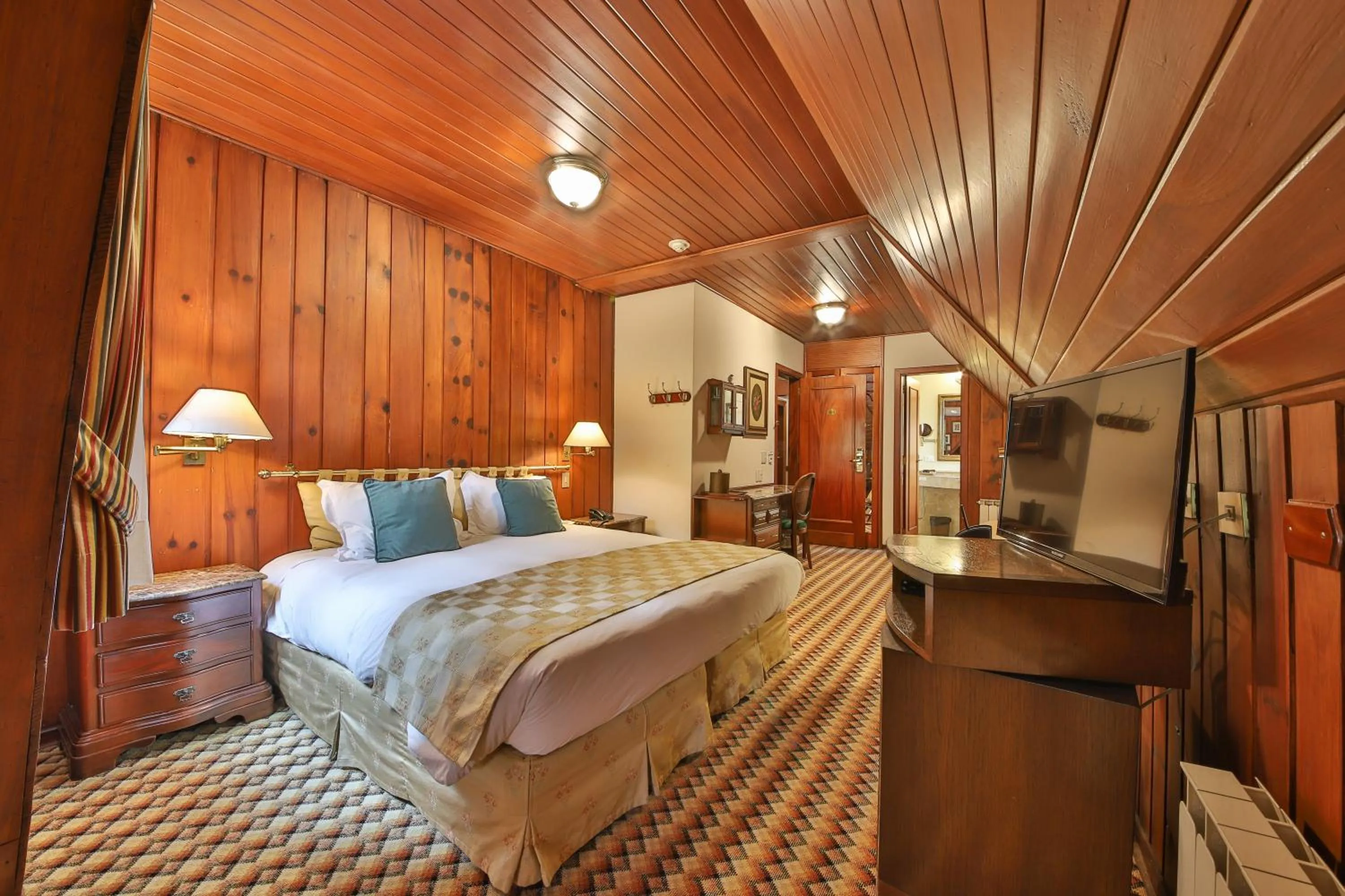 Bedroom, Bed in Le Suisse Elegance Hotel