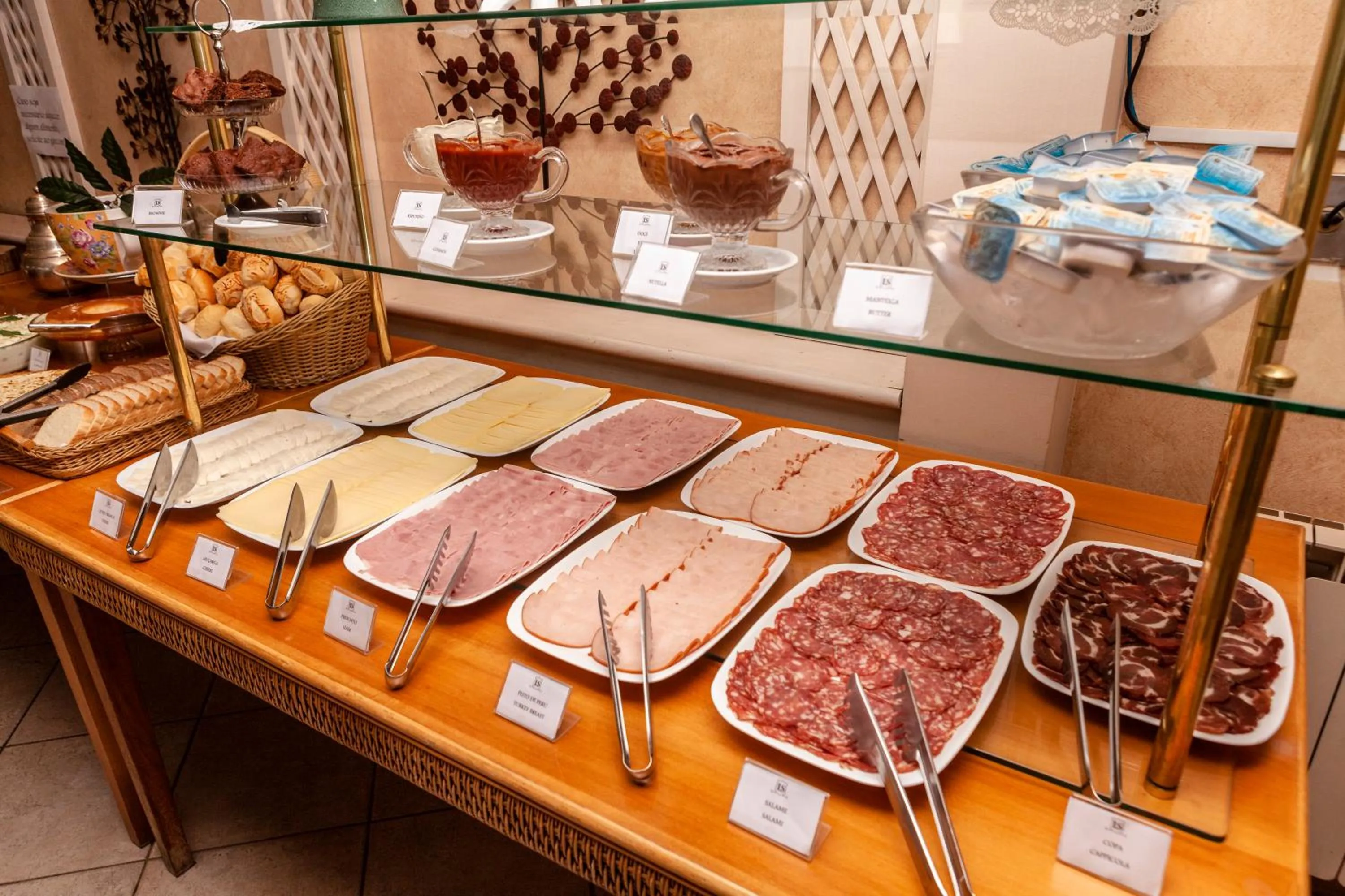 Buffet breakfast in Le Suisse Elegance Hotel