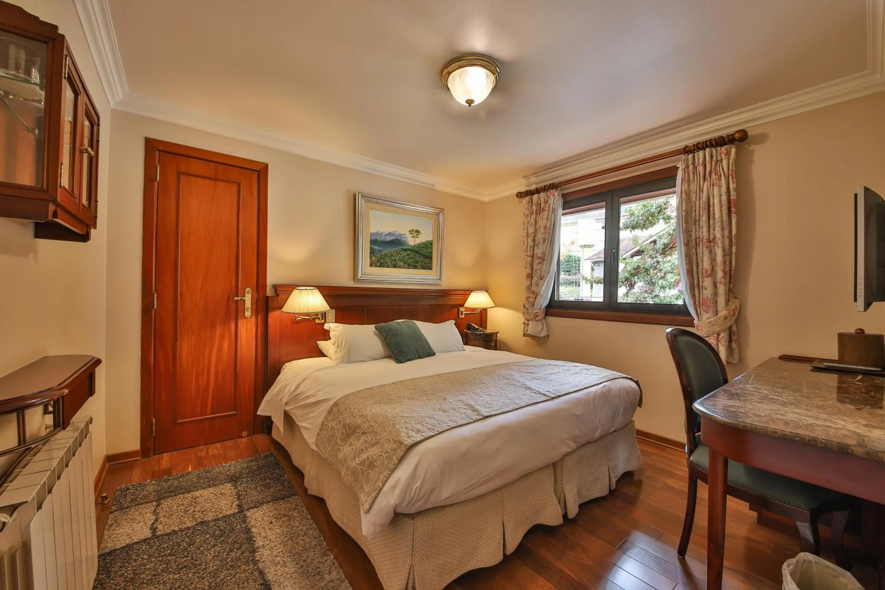 Bedroom, Bed in Le Suisse Elegance Hotel