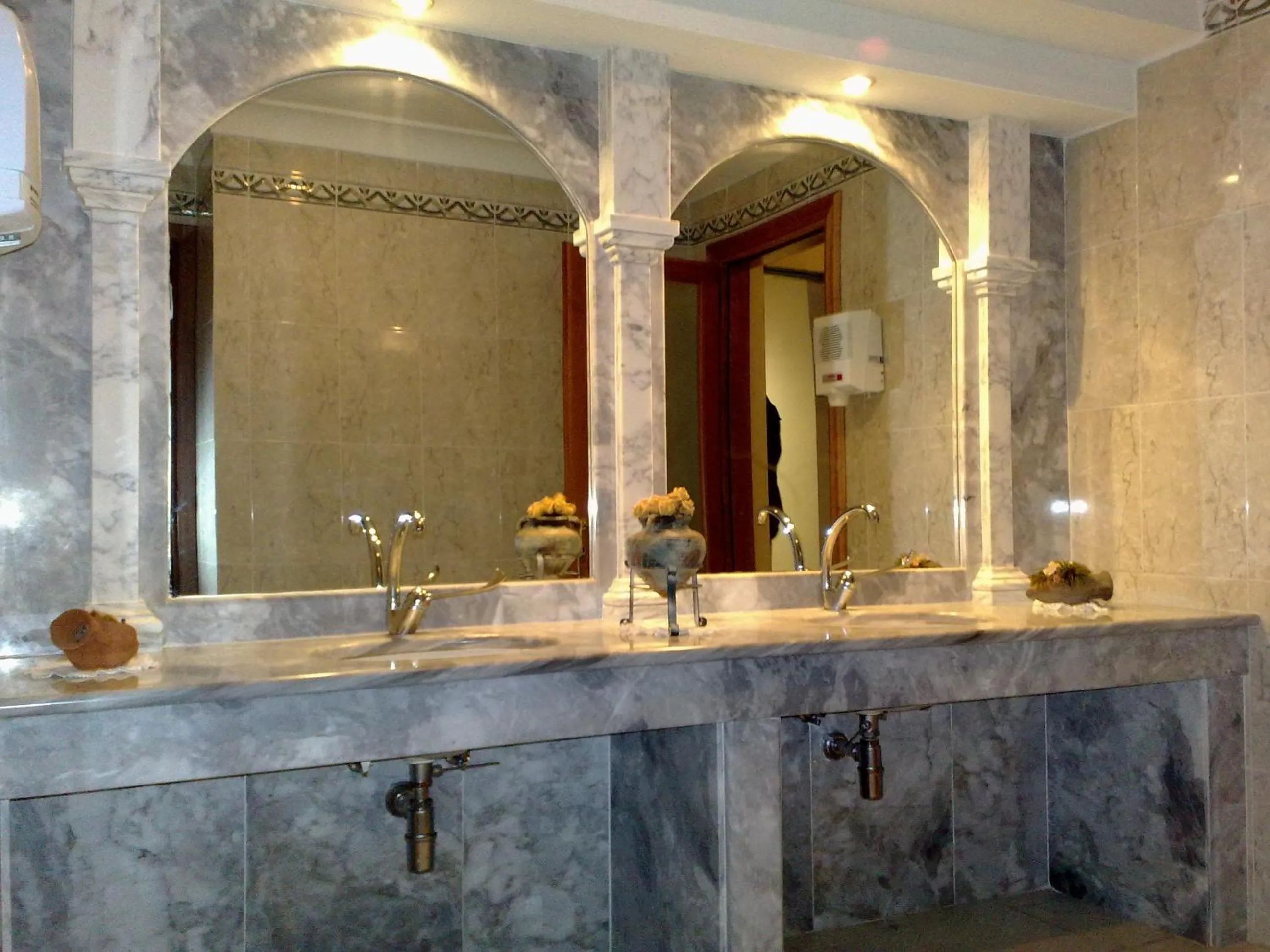 Bathroom in Hotel Siviglia