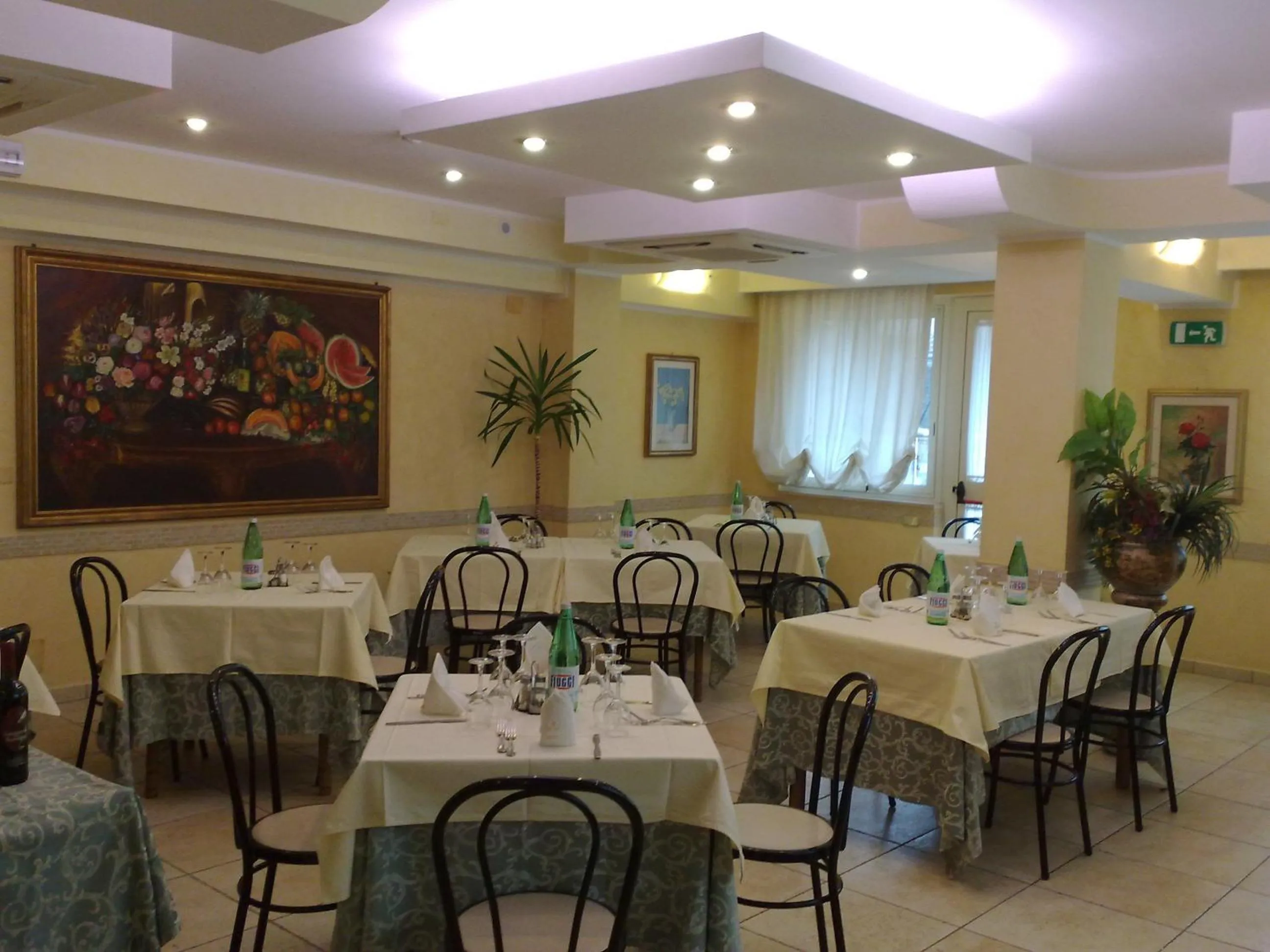 Restaurant/places to eat in Hotel Siviglia