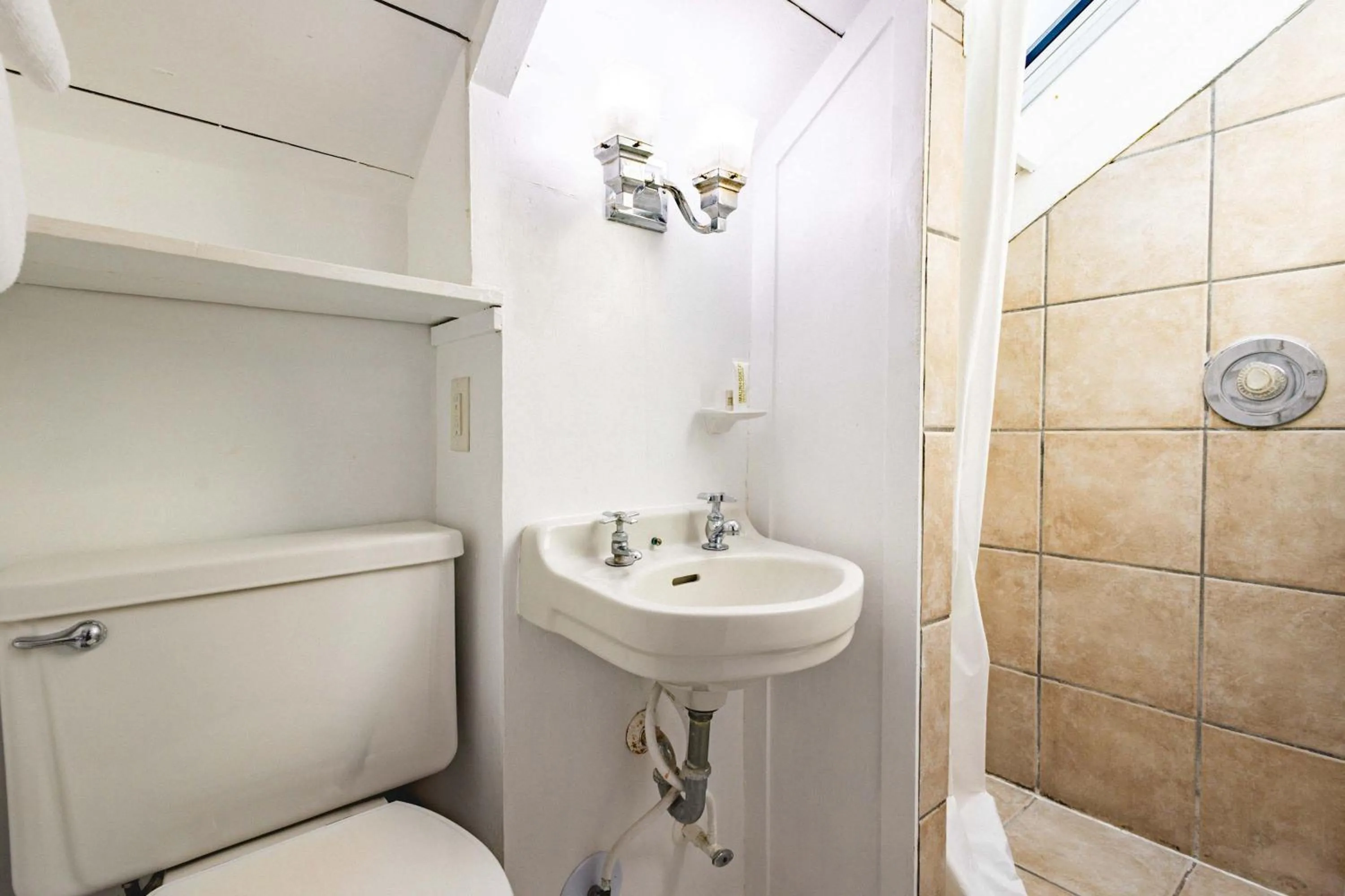 The Curry House - Entire Complex