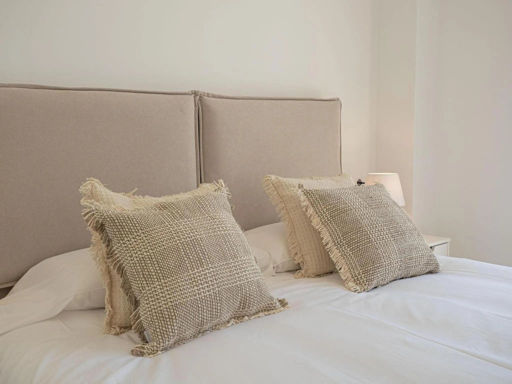 Bed in Small Oasis 2375 Sea View