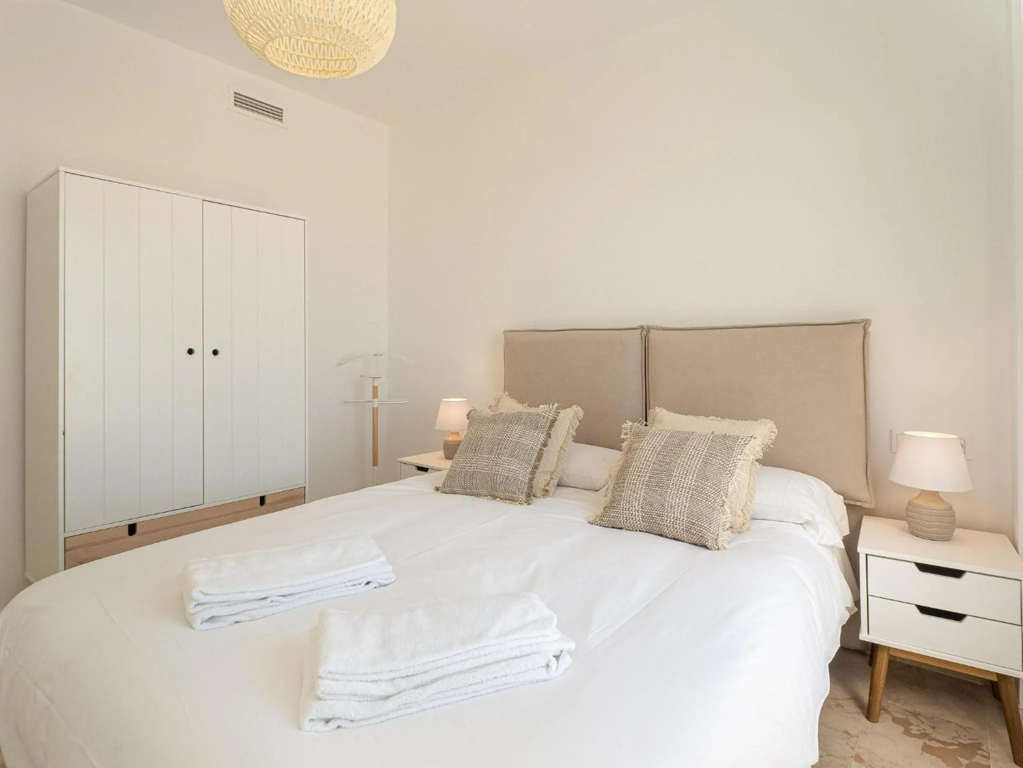 Bed in Small Oasis 2375 Sea View